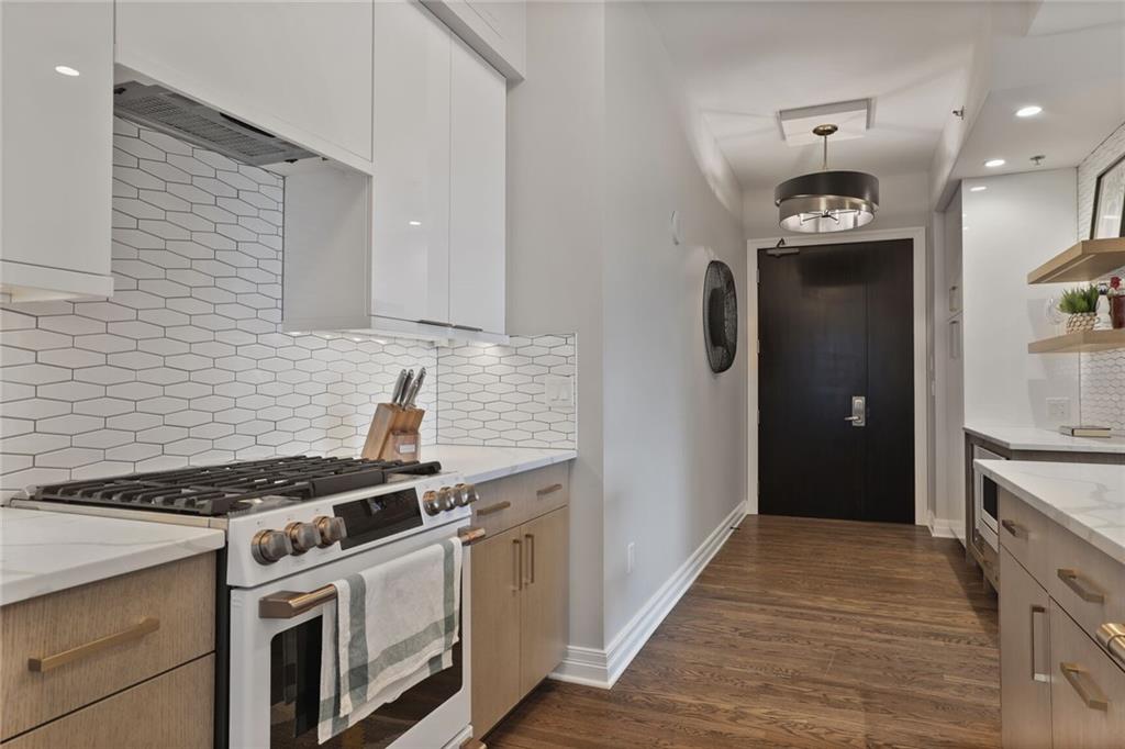 4950 Central Street Unit: 206