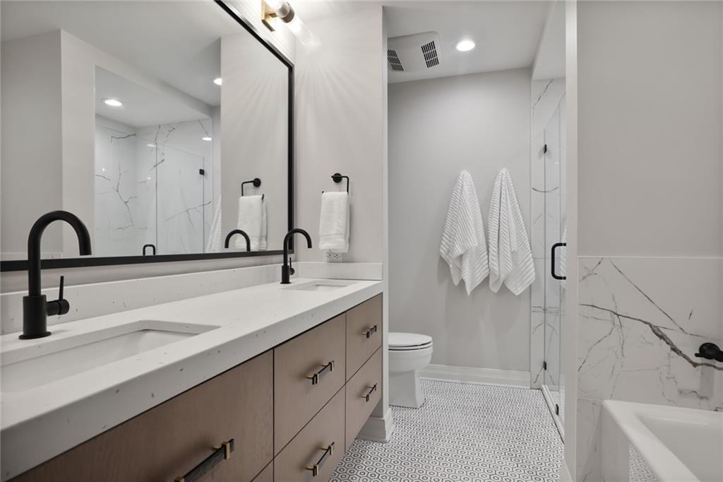 4950 Central Street Unit: 206