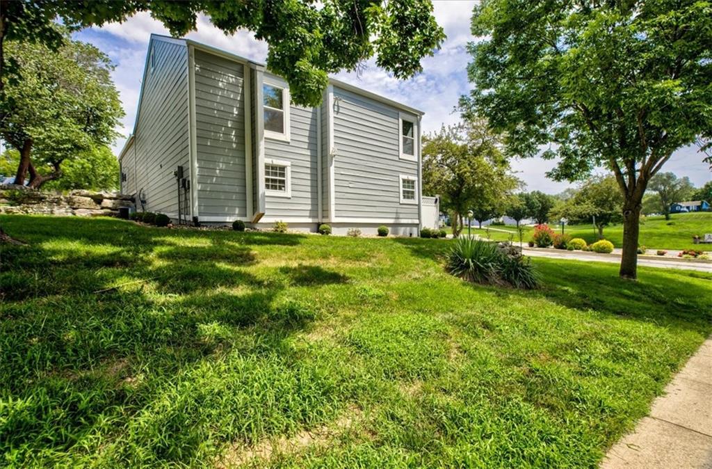 1401 NW Birdseye Court