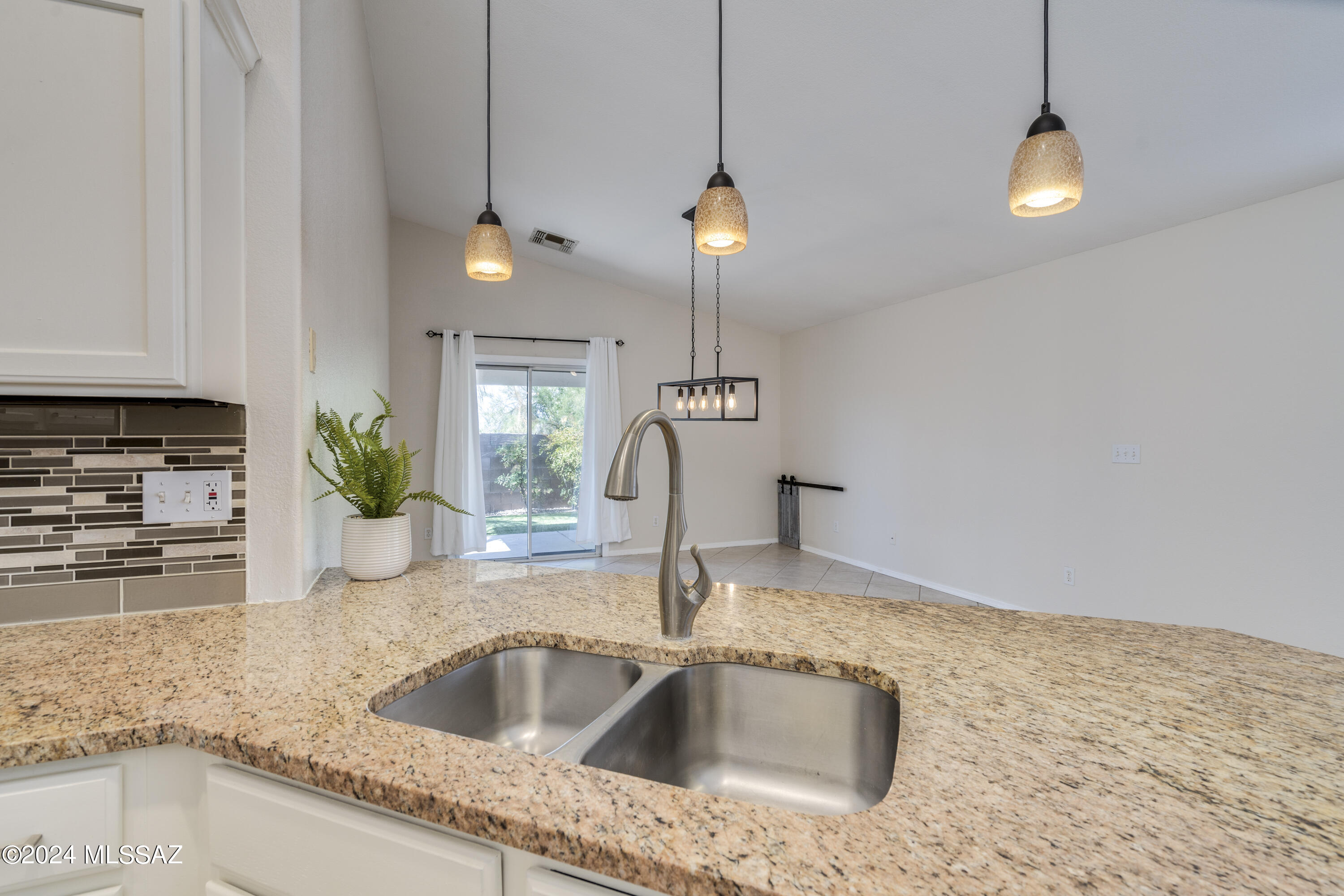 3313 W Corte Albor