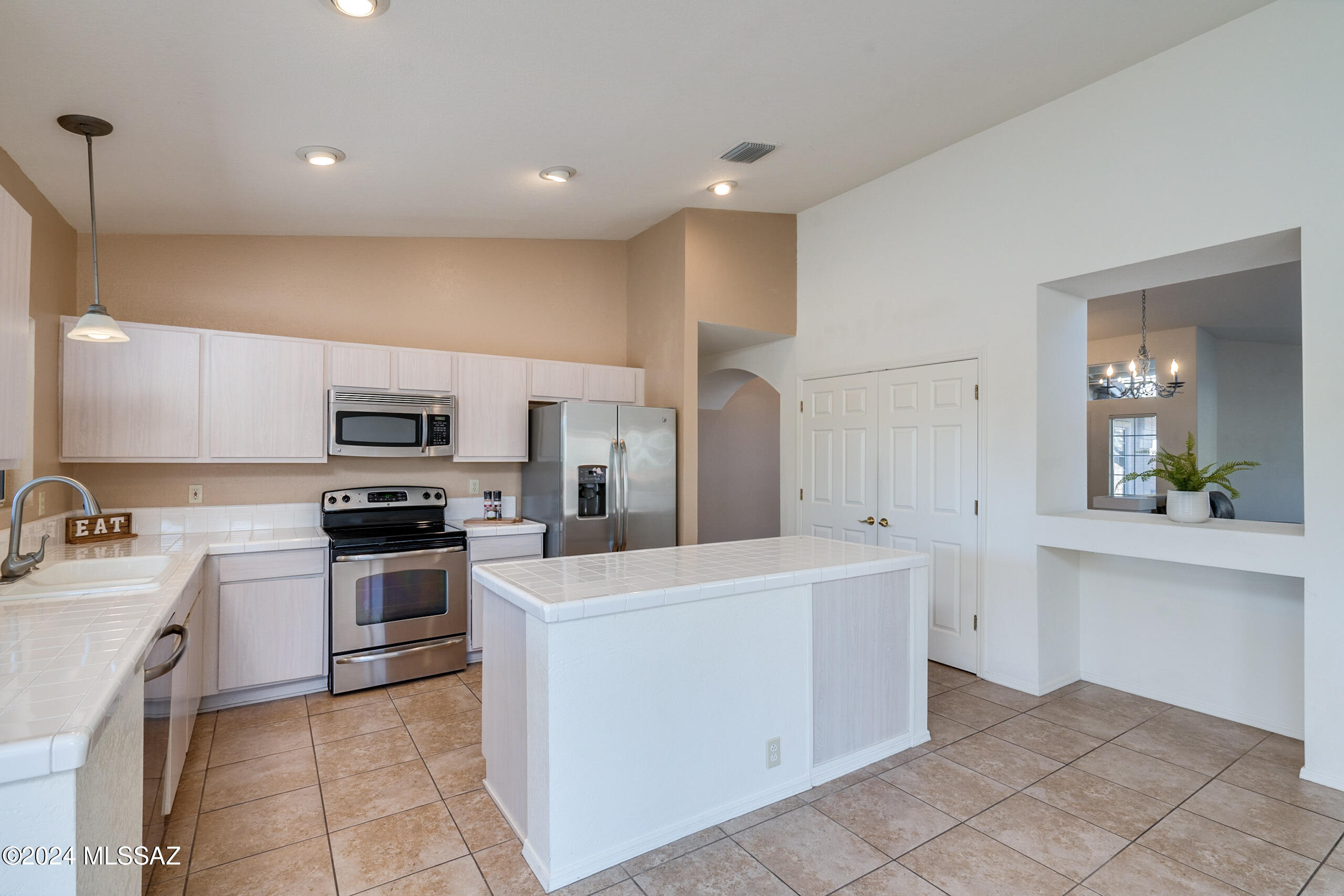 877 W Annandale Way