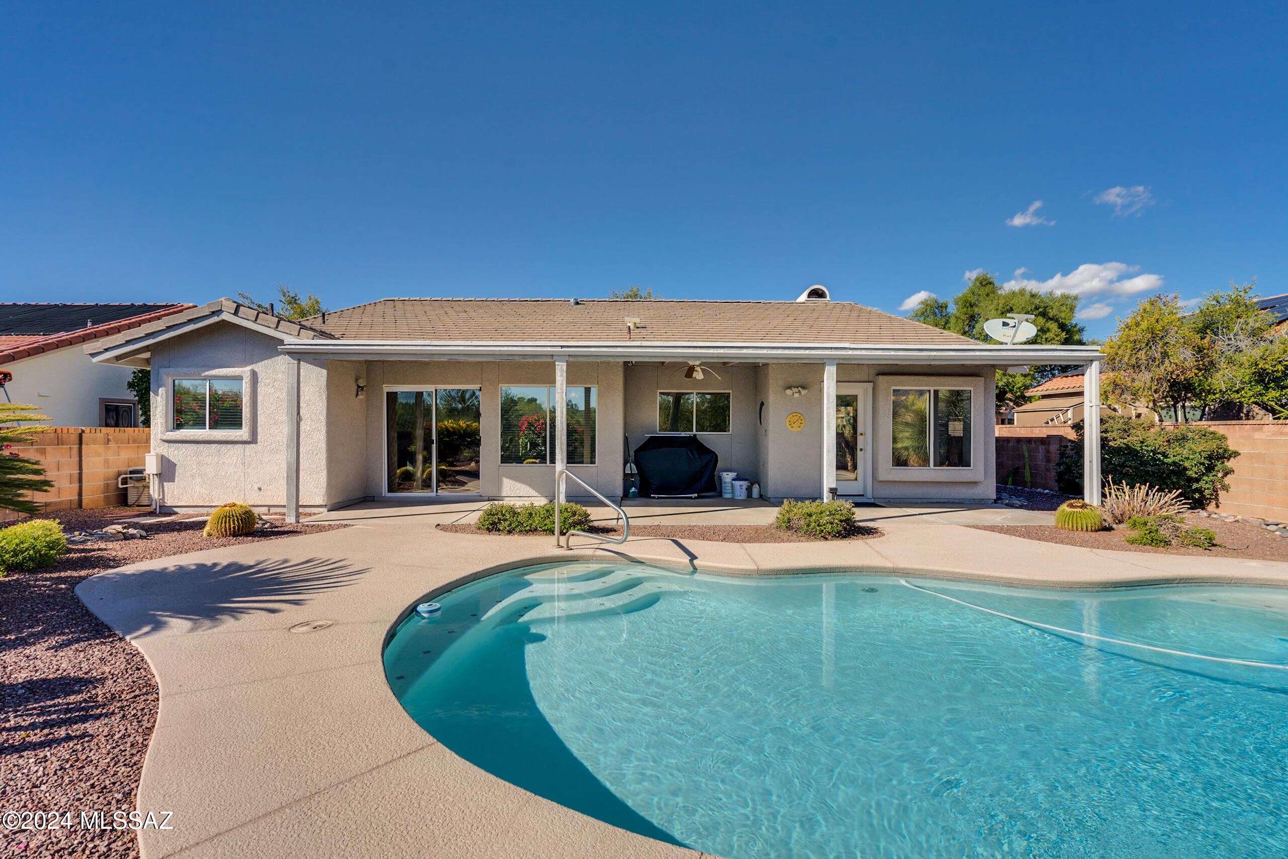 877 W Annandale Way
