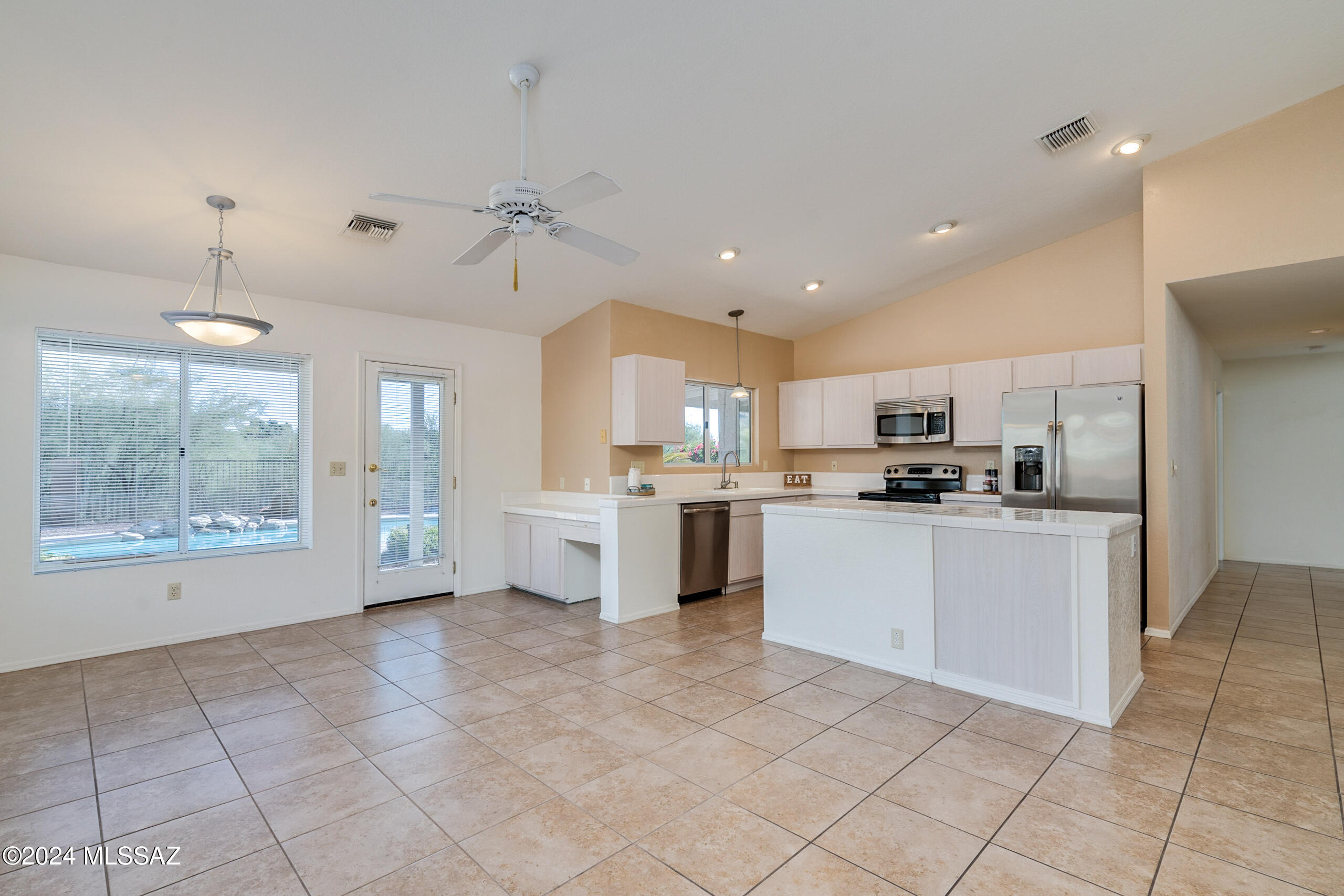 877 W Annandale Way