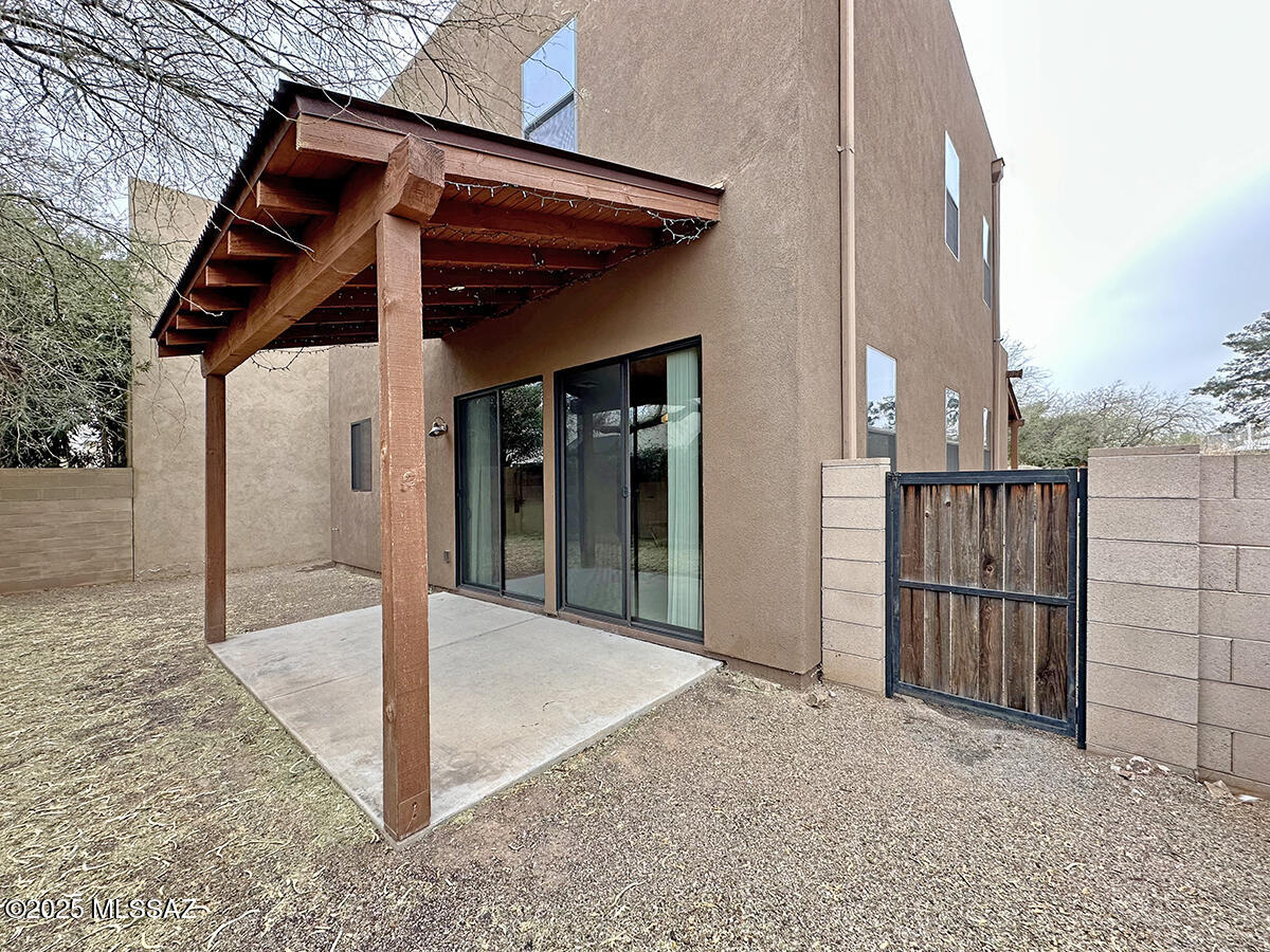 1554 N Lee Lofts Lane