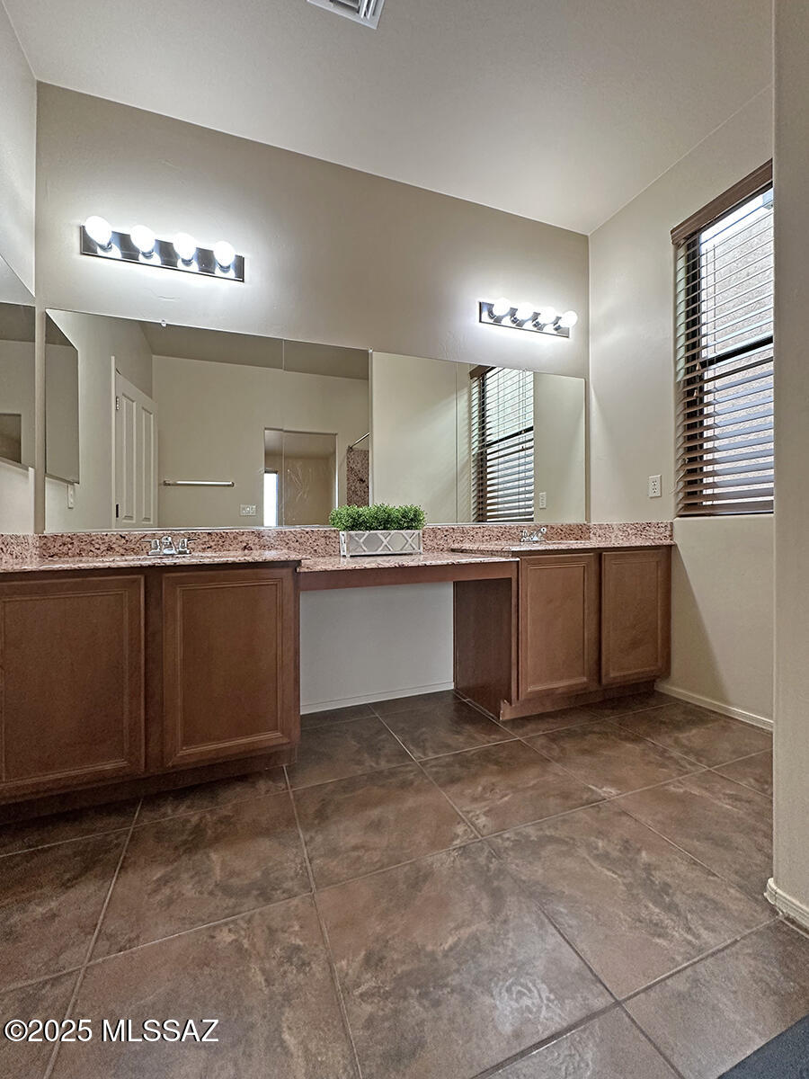 1554 N Lee Lofts Lane