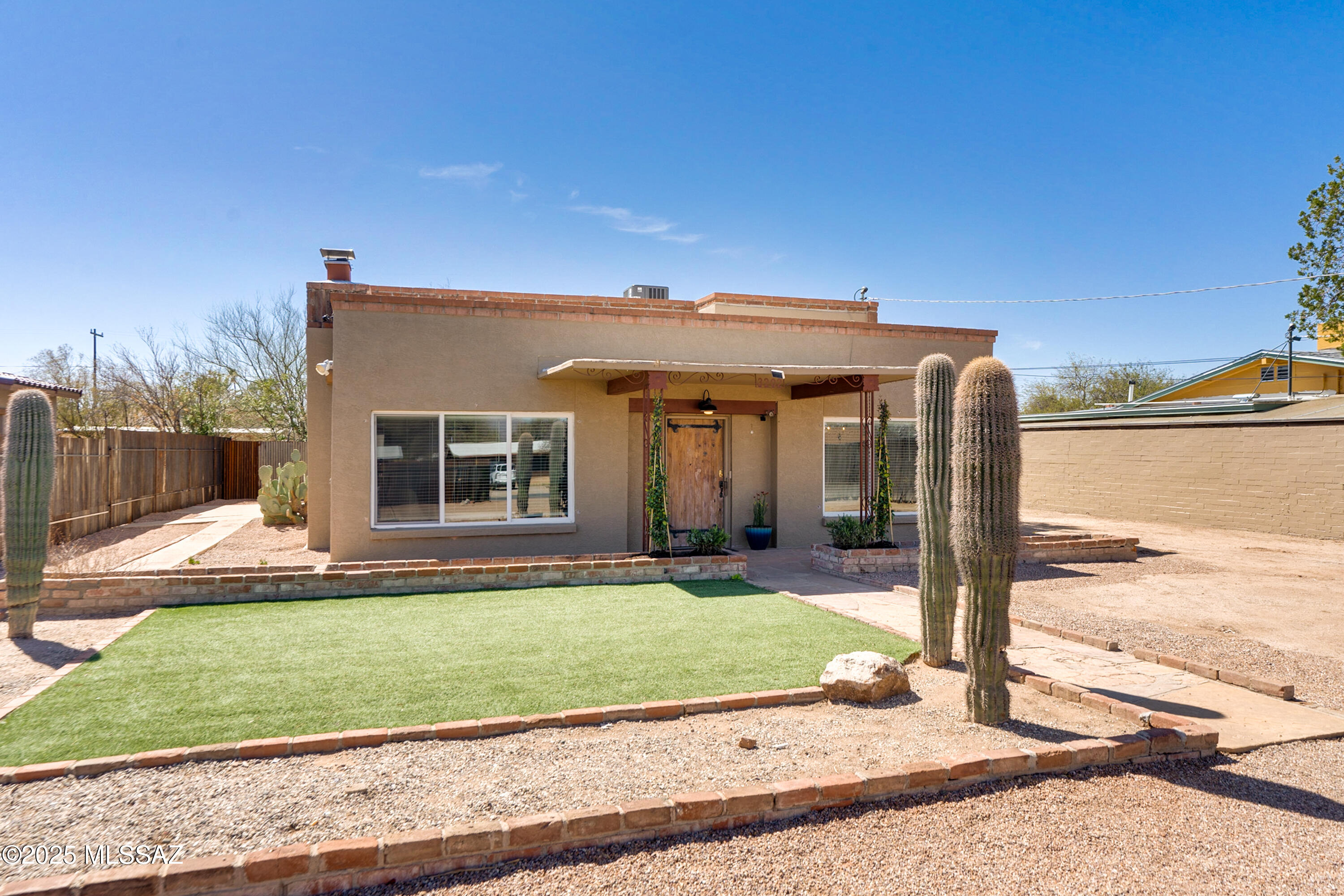 3202 E Almartin Street