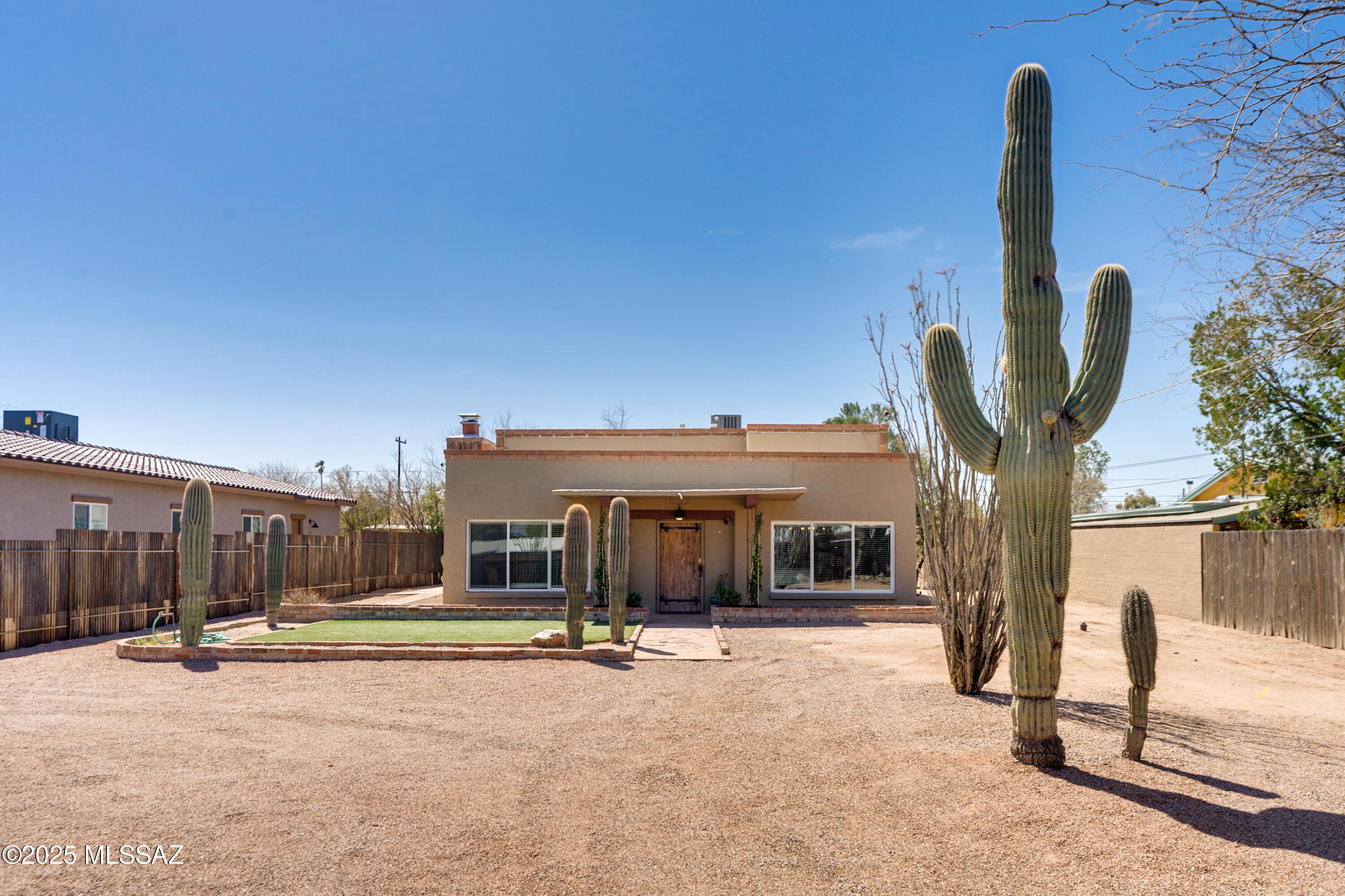 3202 E Almartin Street