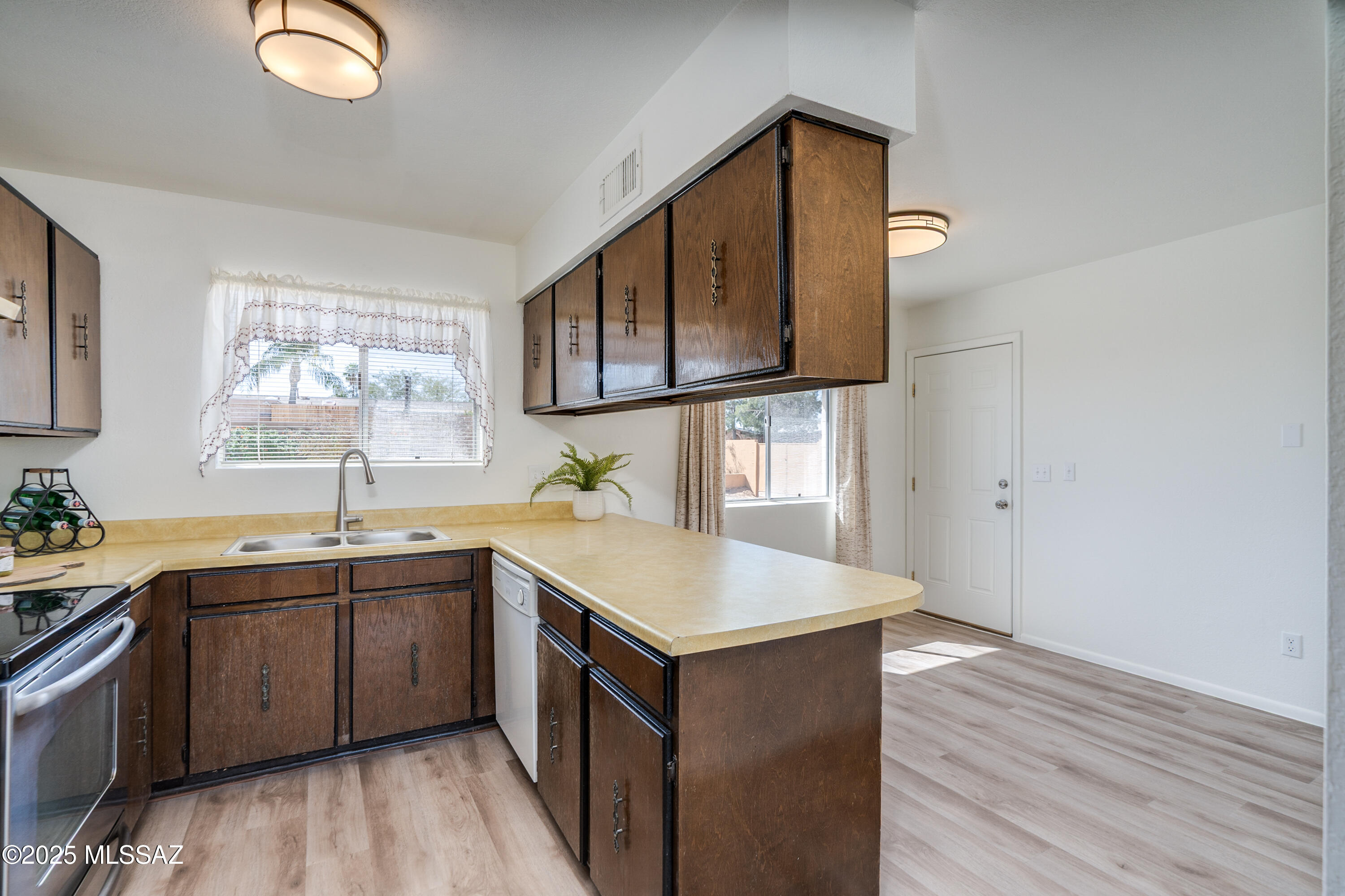 4131 W Orangewood Drive