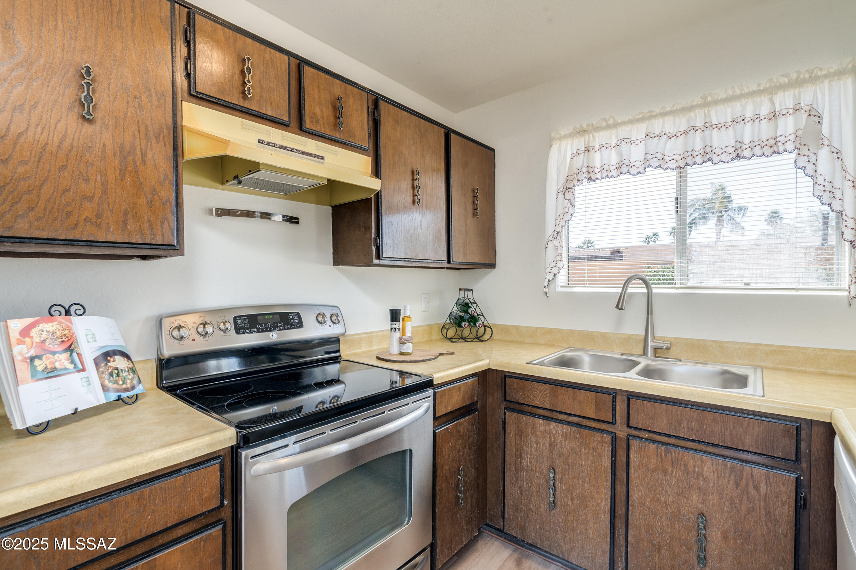 4131 W Orangewood Drive