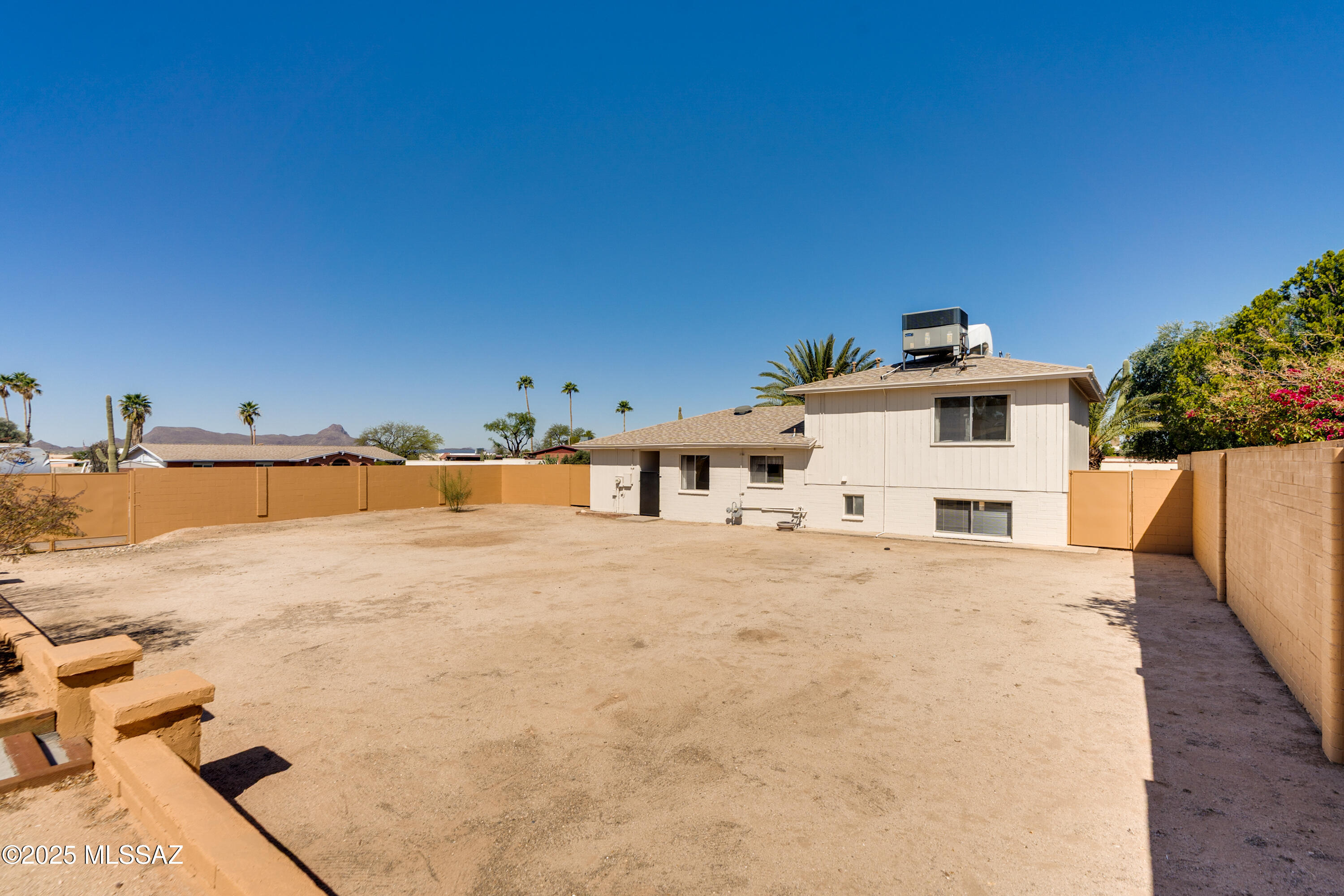 4131 W Orangewood Drive