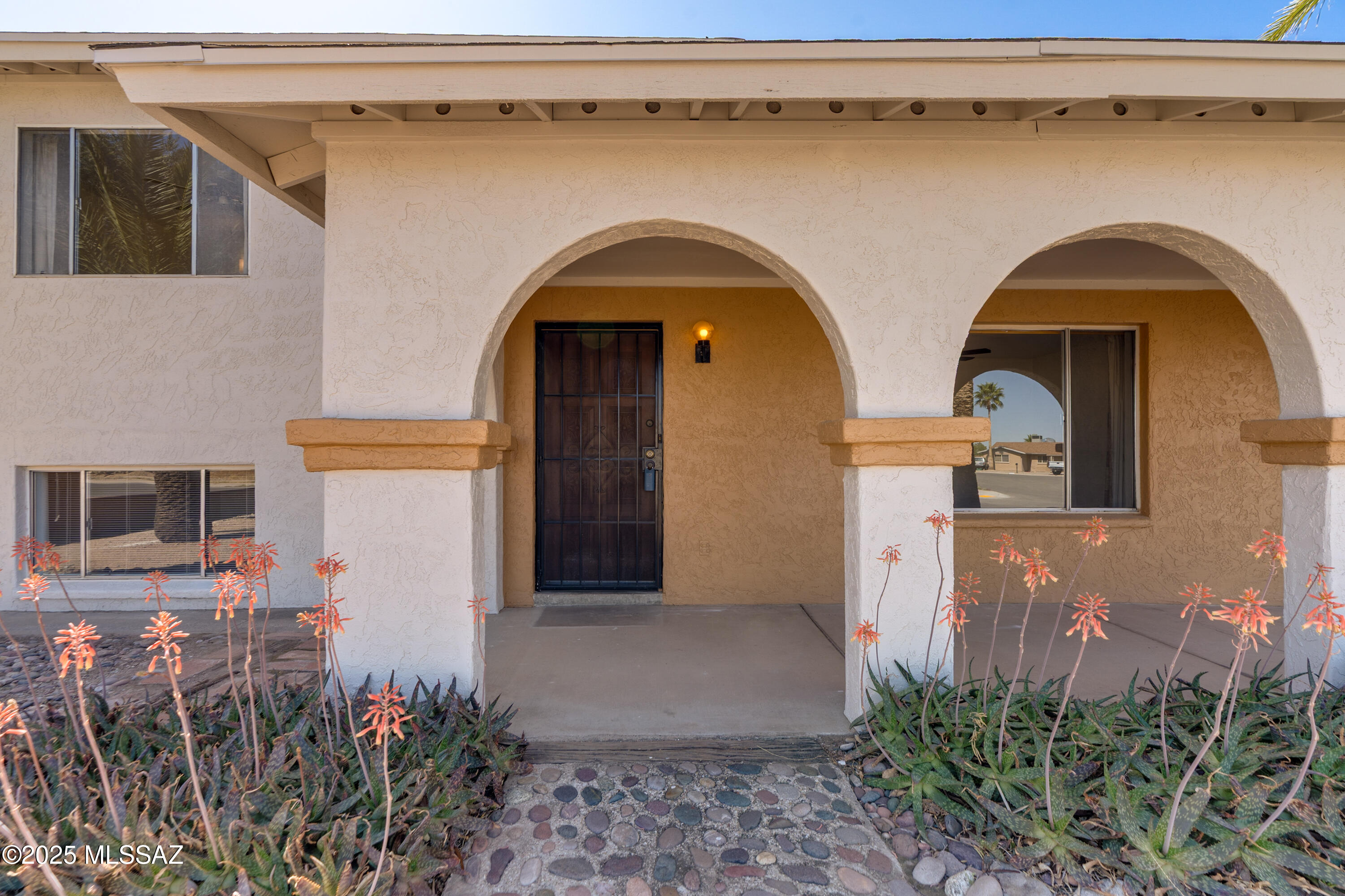 4131 W Orangewood Drive