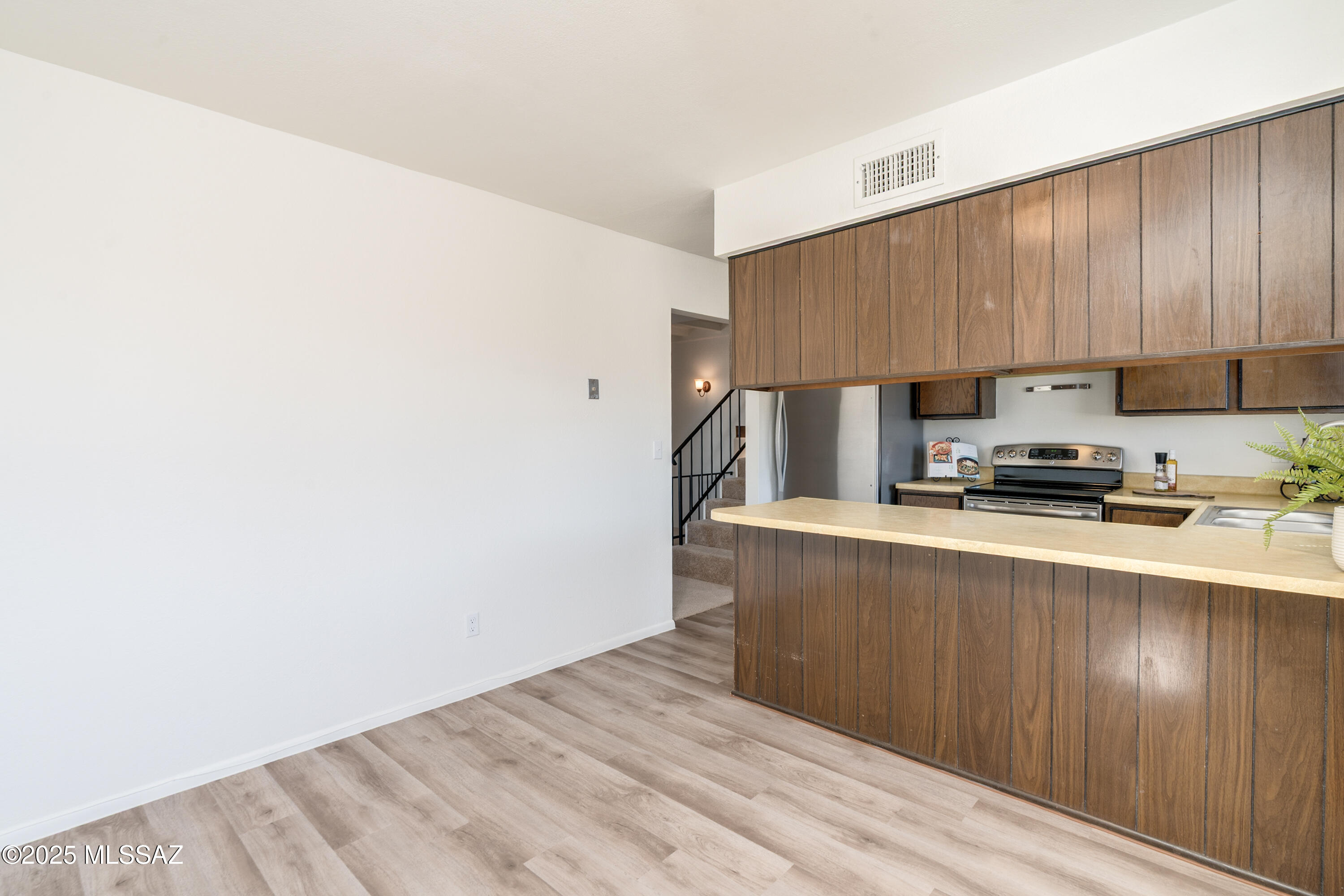 4131 W Orangewood Drive