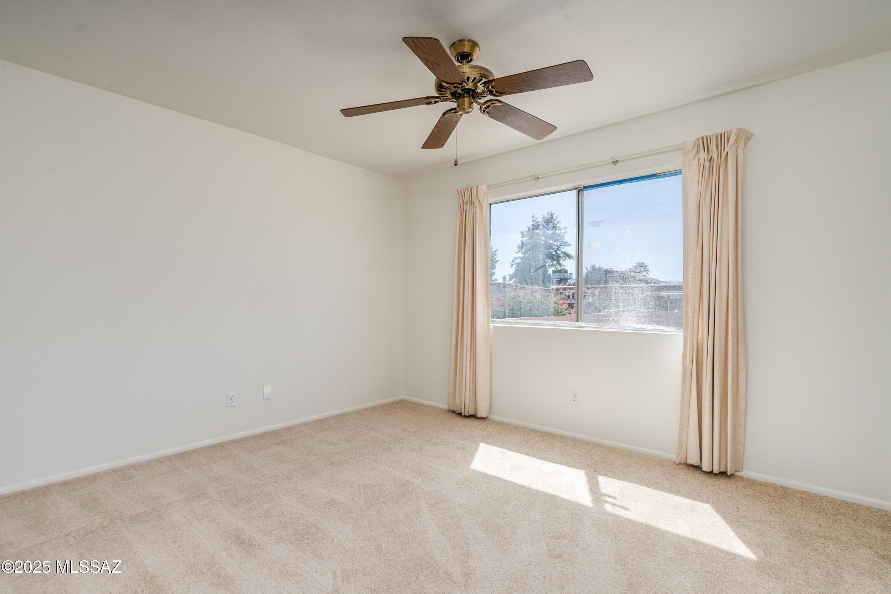 4131 W Orangewood Drive