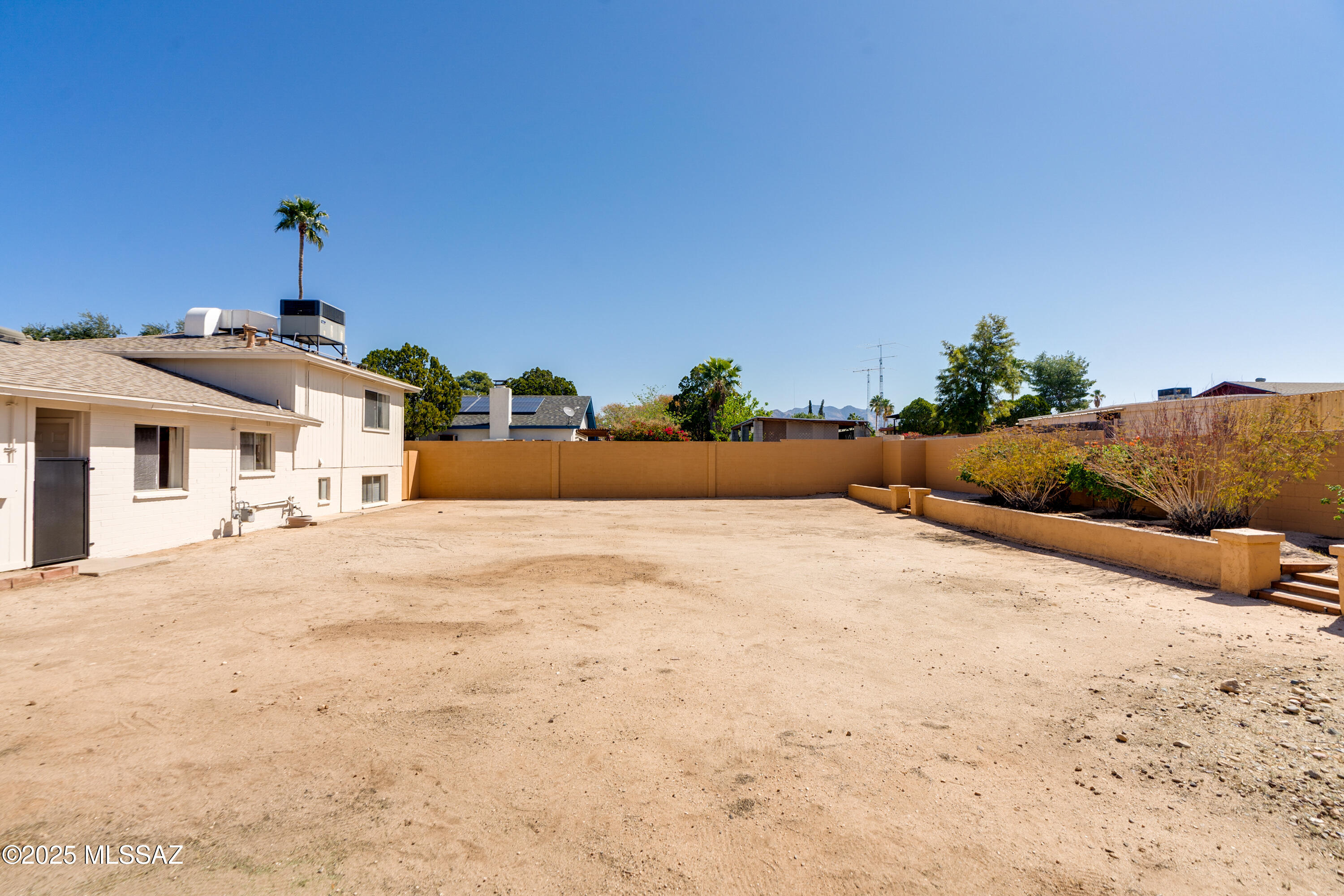 4131 W Orangewood Drive