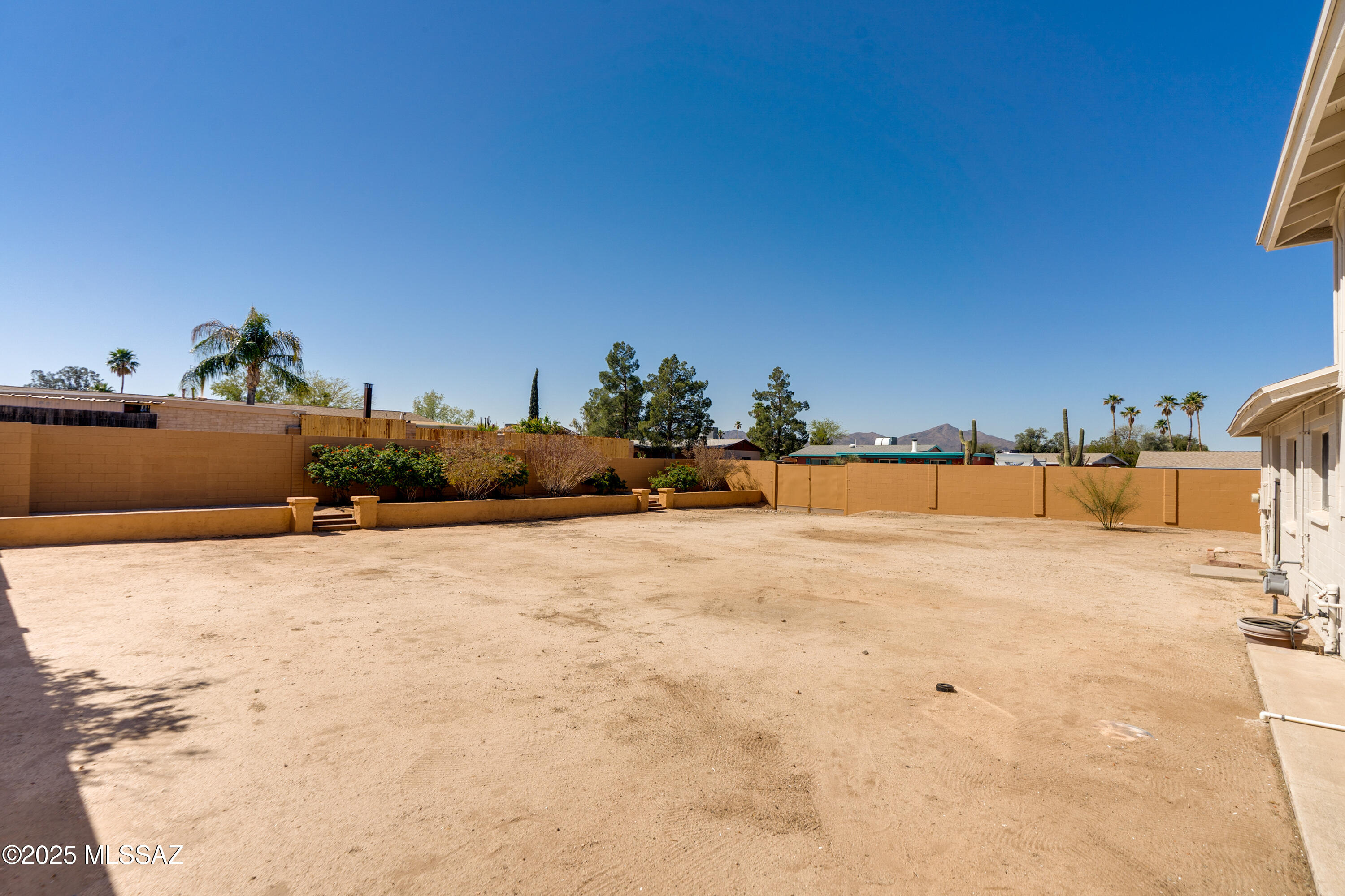 4131 W Orangewood Drive