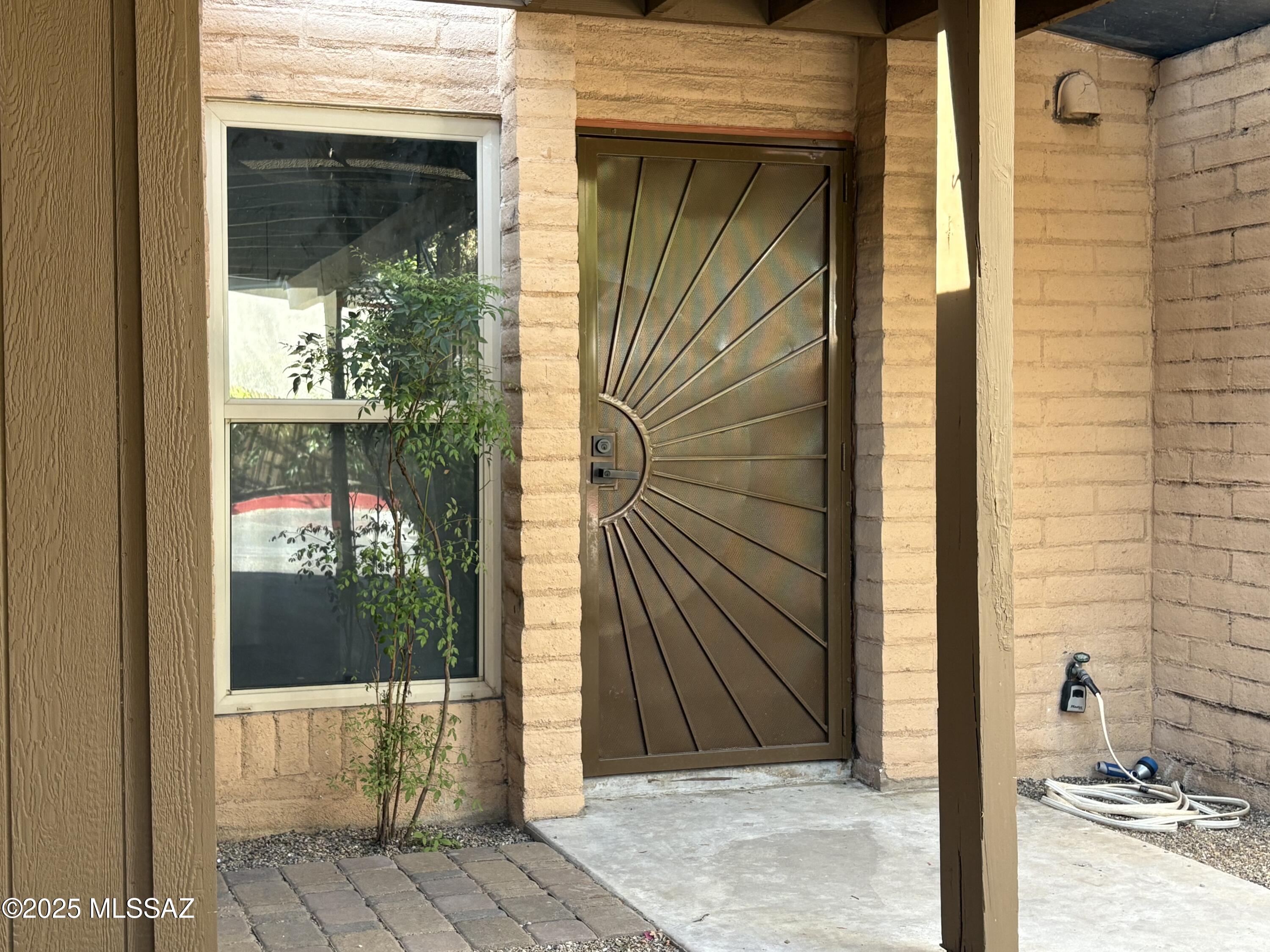 2875 N Tucson Boulevard N Unit: APT 5