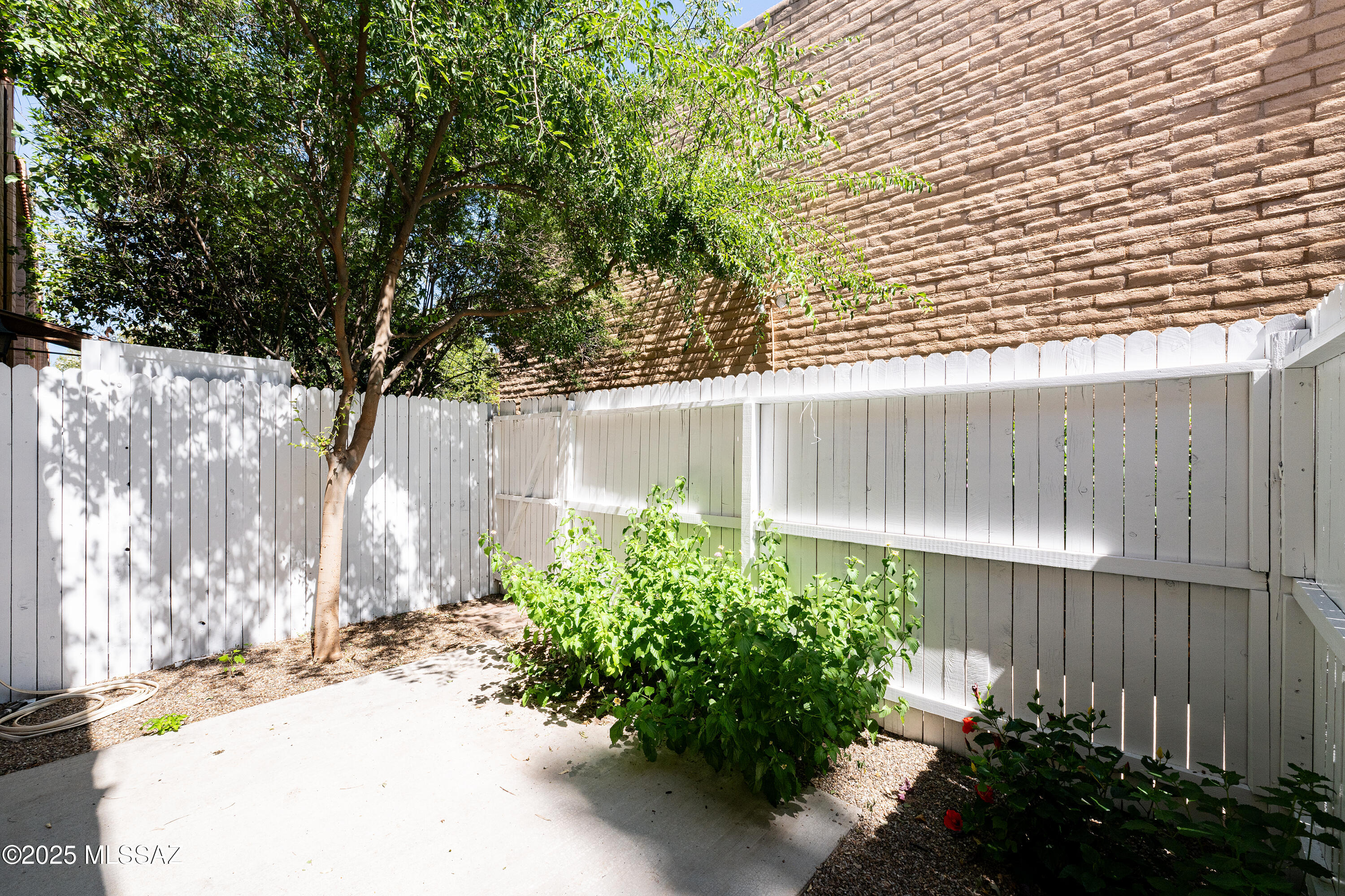 2875 N Tucson Boulevard N Unit: APT 5