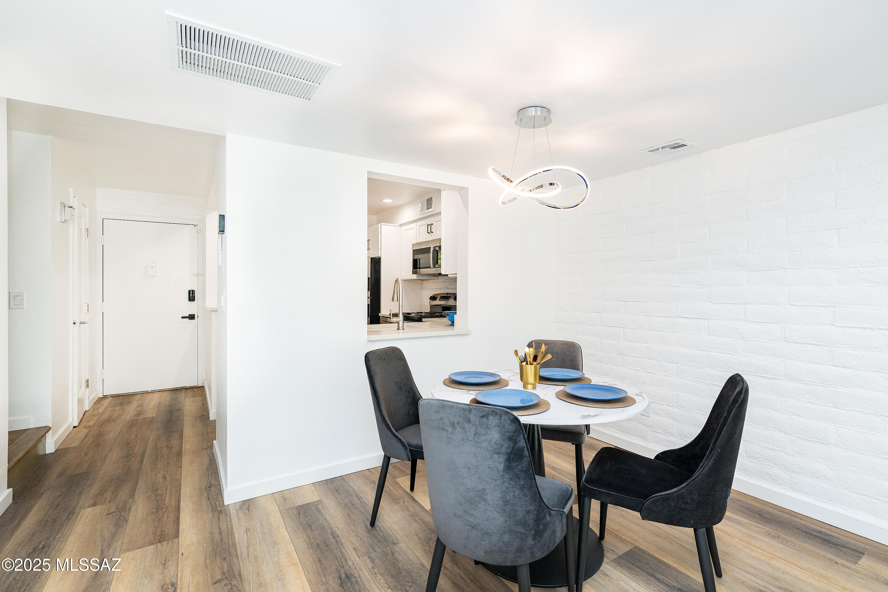 2875 N Tucson Boulevard N Unit: APT 5