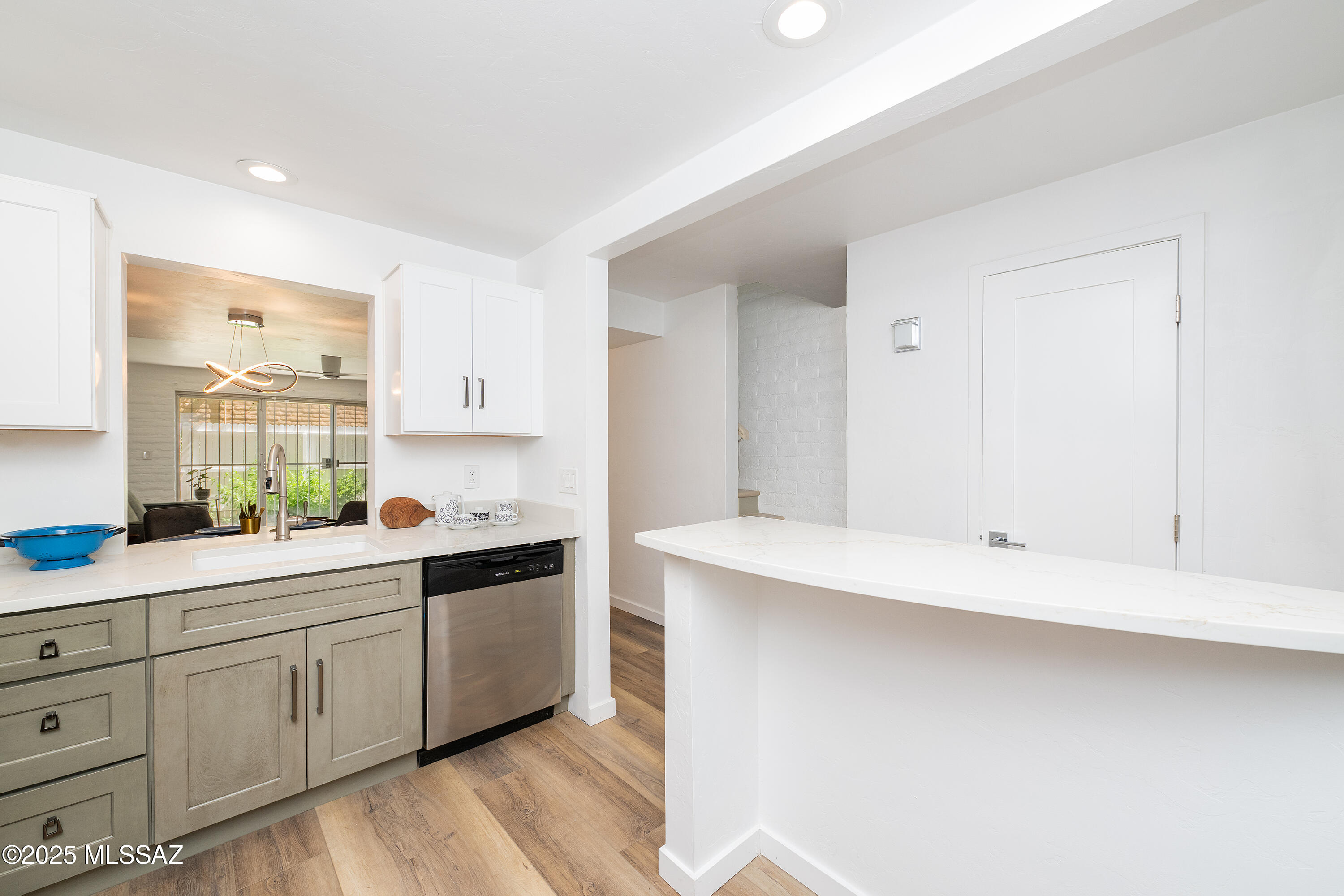 2875 N Tucson Boulevard N Unit: APT 5