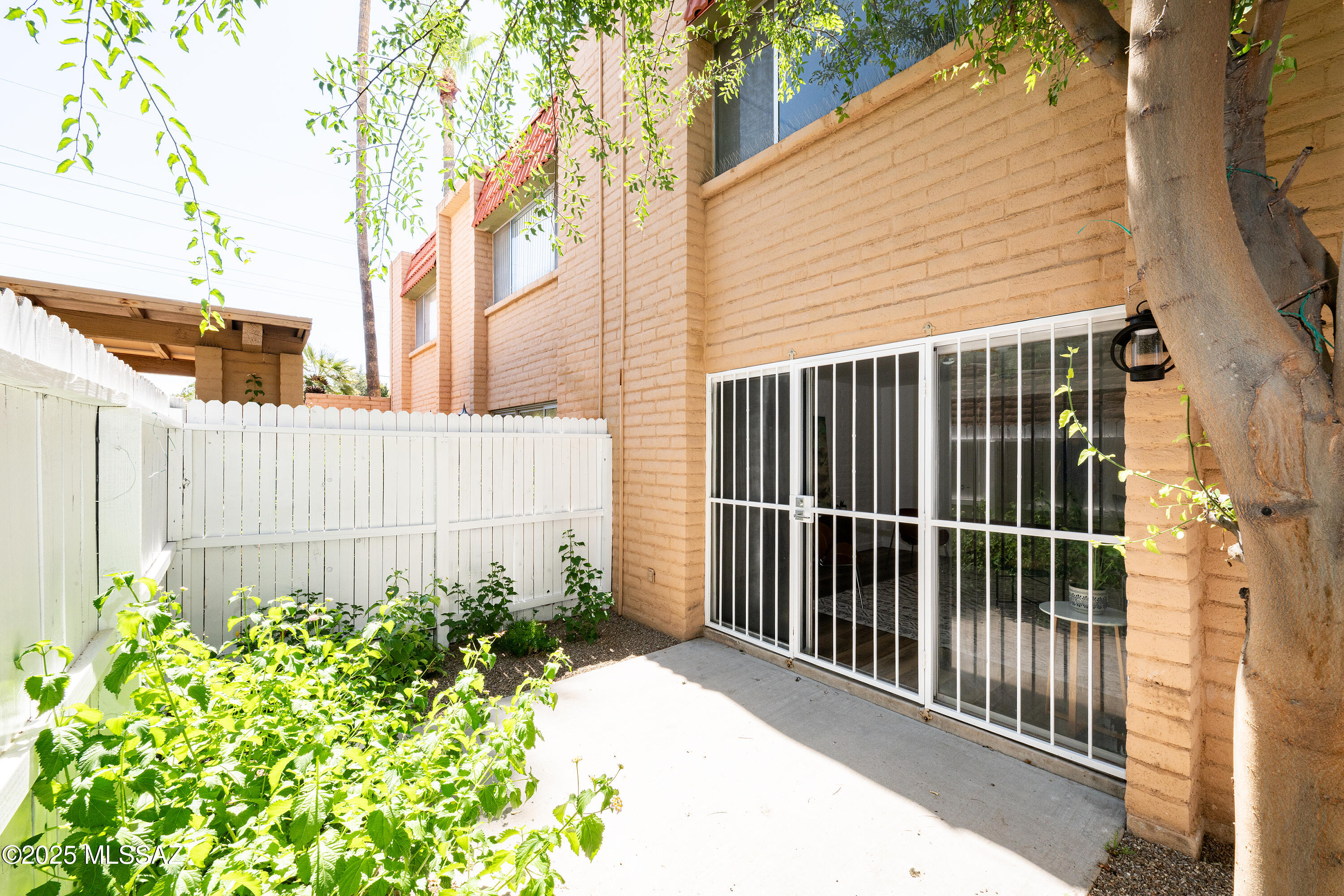 2875 N Tucson Boulevard N Unit: APT 5