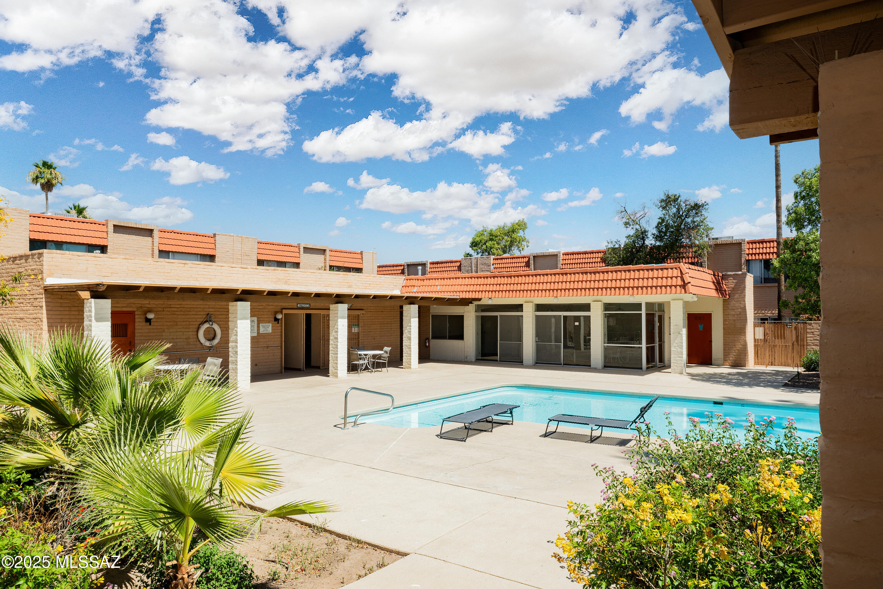 2875 N Tucson Boulevard N Unit: APT 5