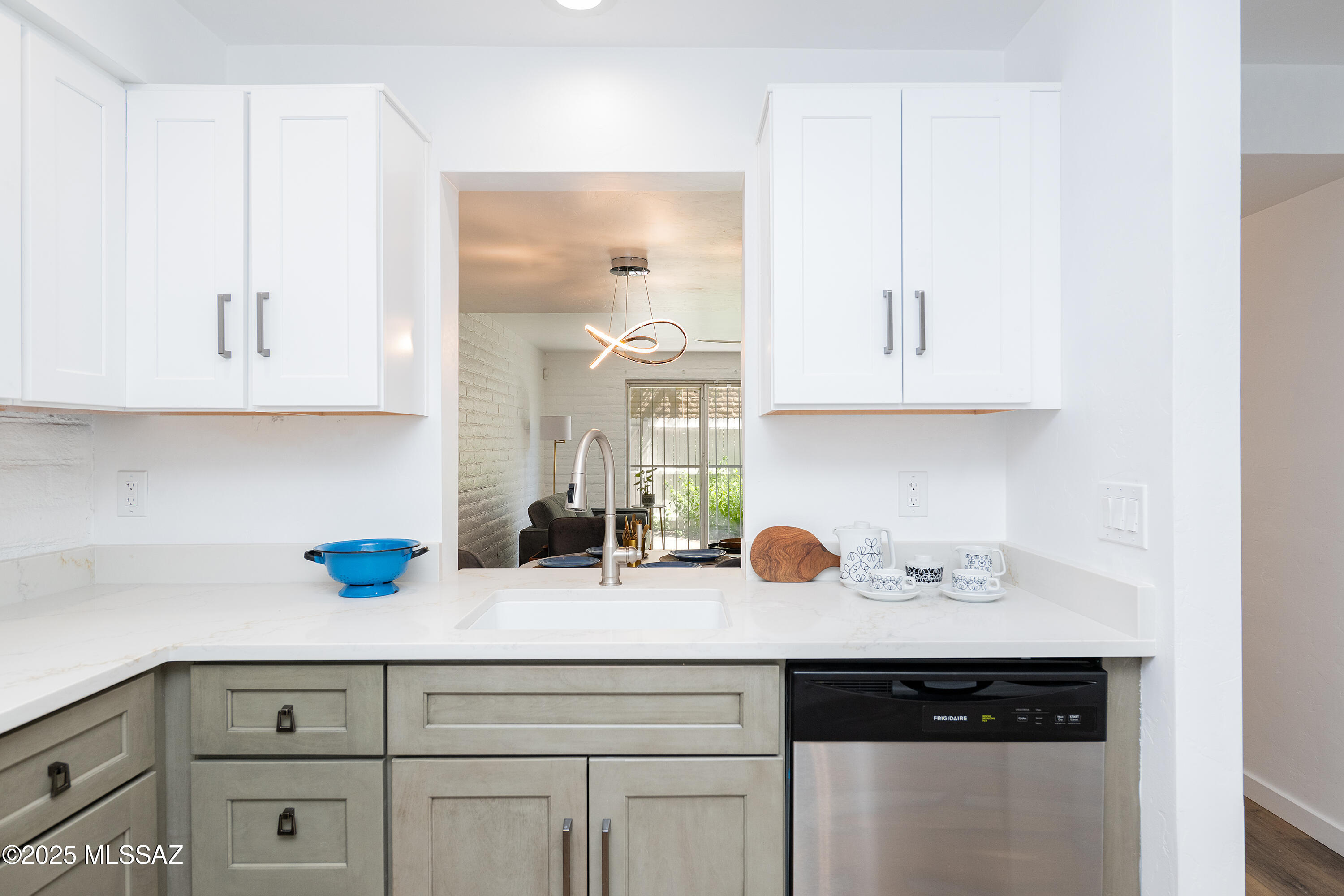 2875 N Tucson Boulevard N Unit: APT 5