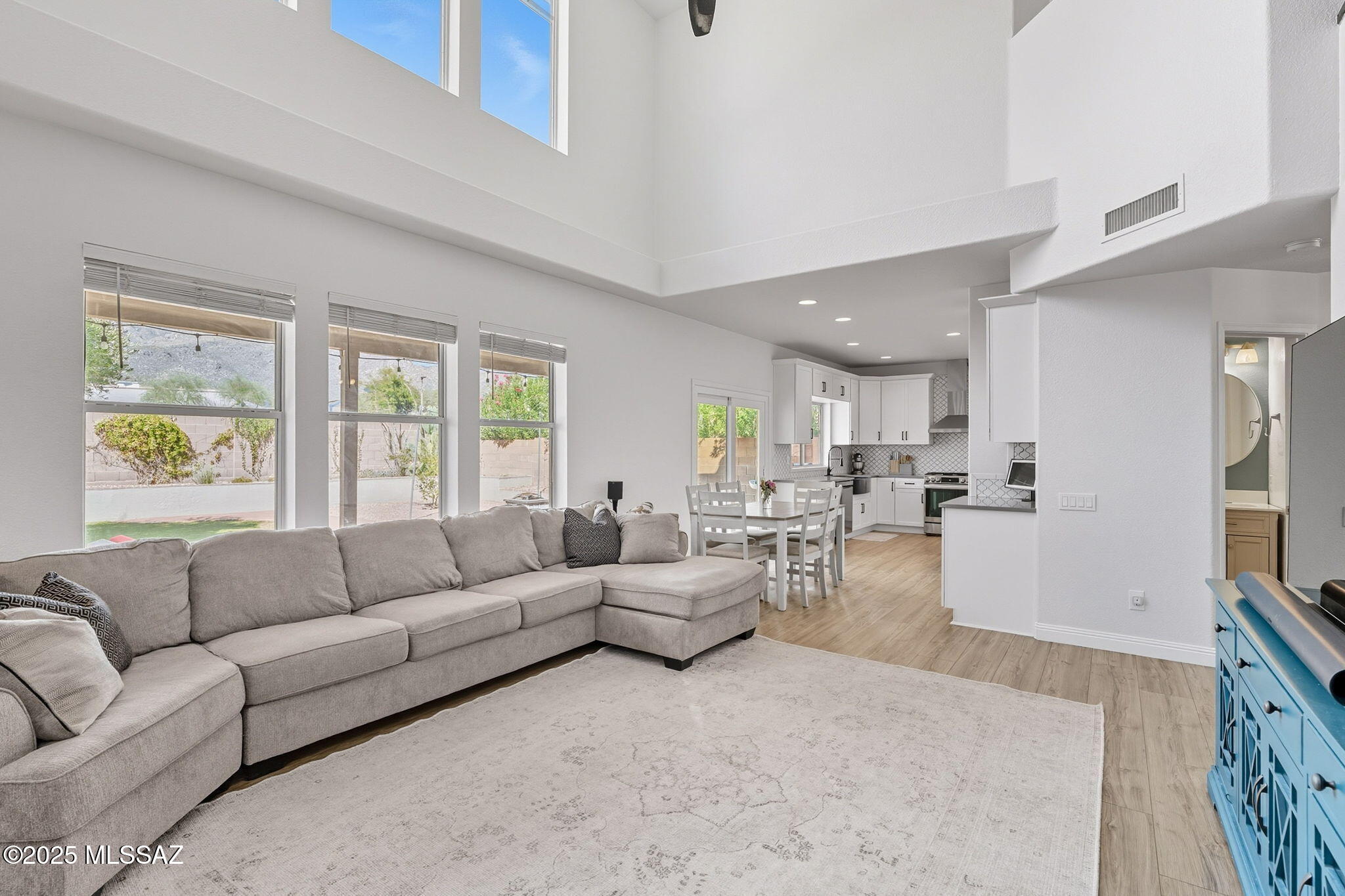 7831 E Calle Del Minique