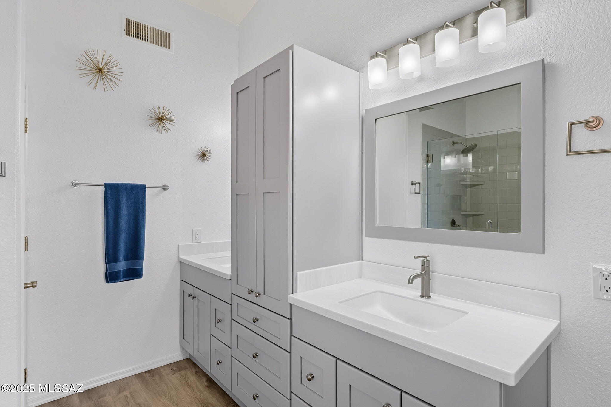 7831 E Calle Del Minique