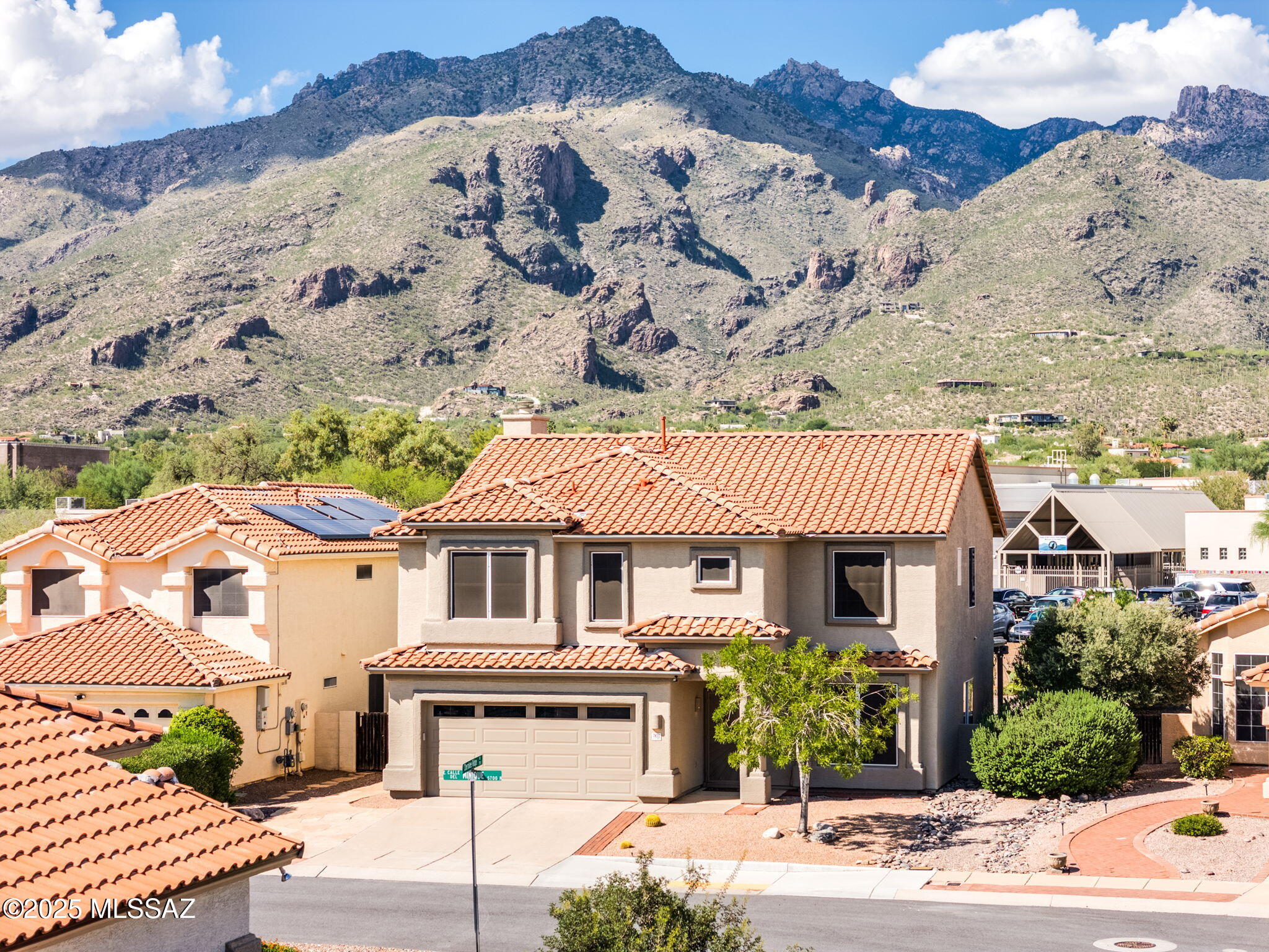 7831 E Calle Del Minique
