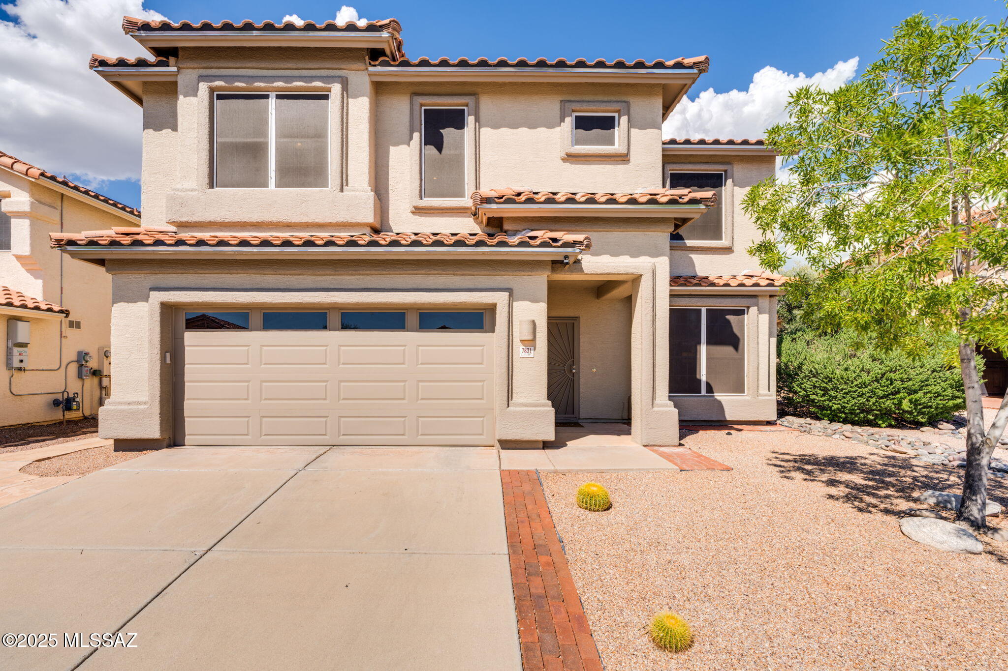 7831 E Calle Del Minique