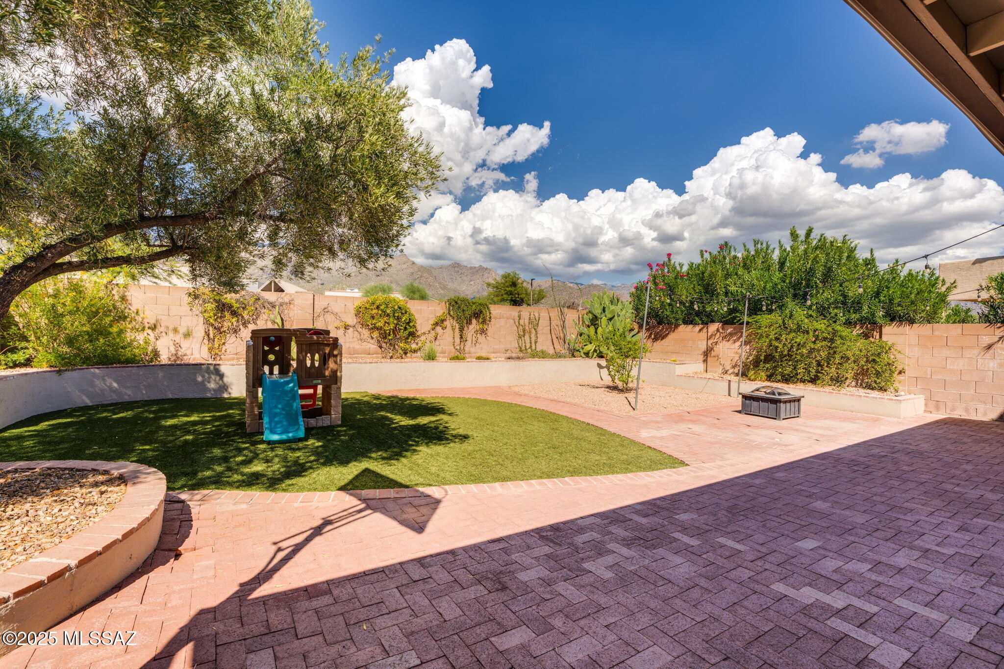 7831 E Calle Del Minique