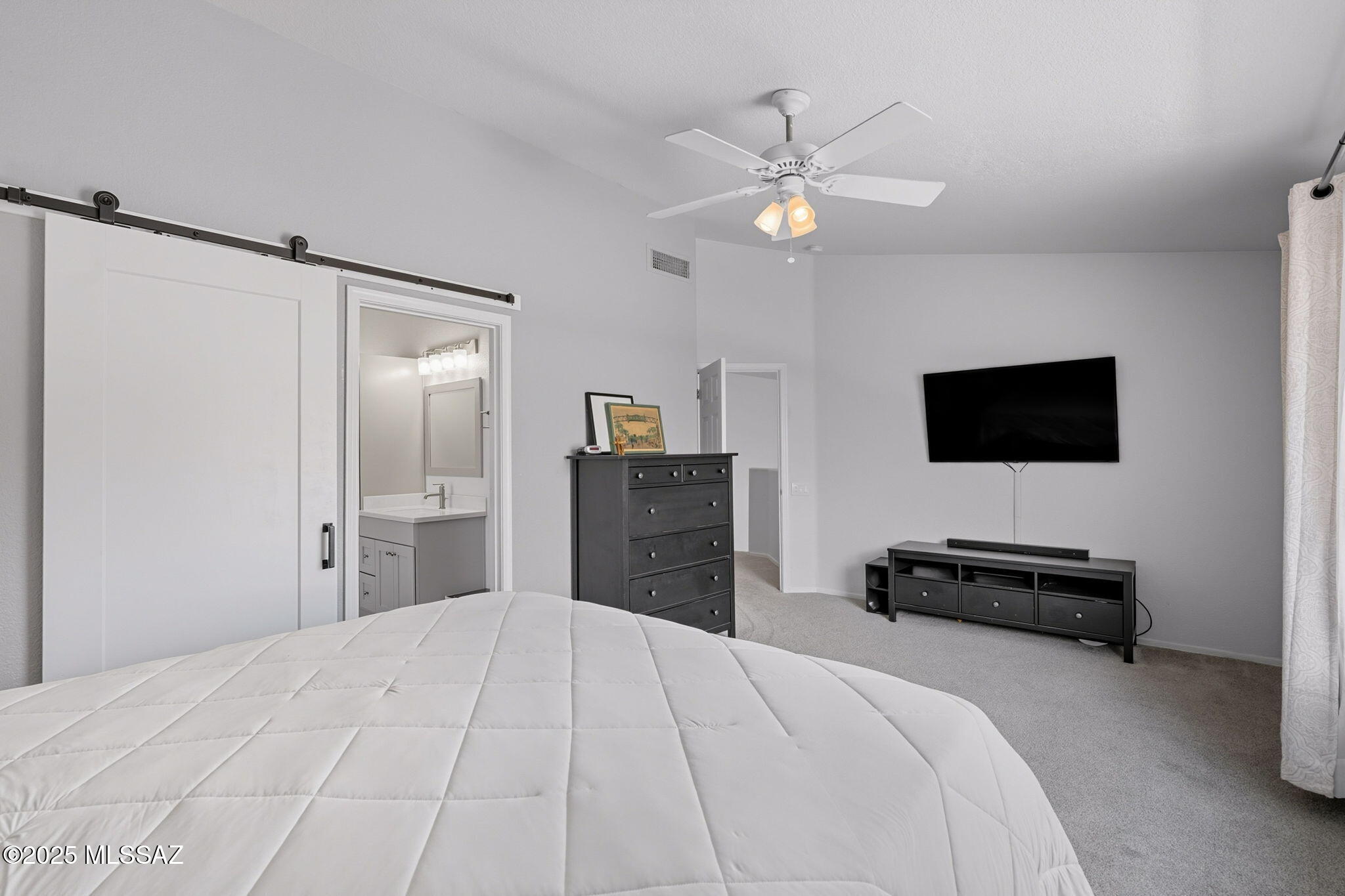 7831 E Calle Del Minique