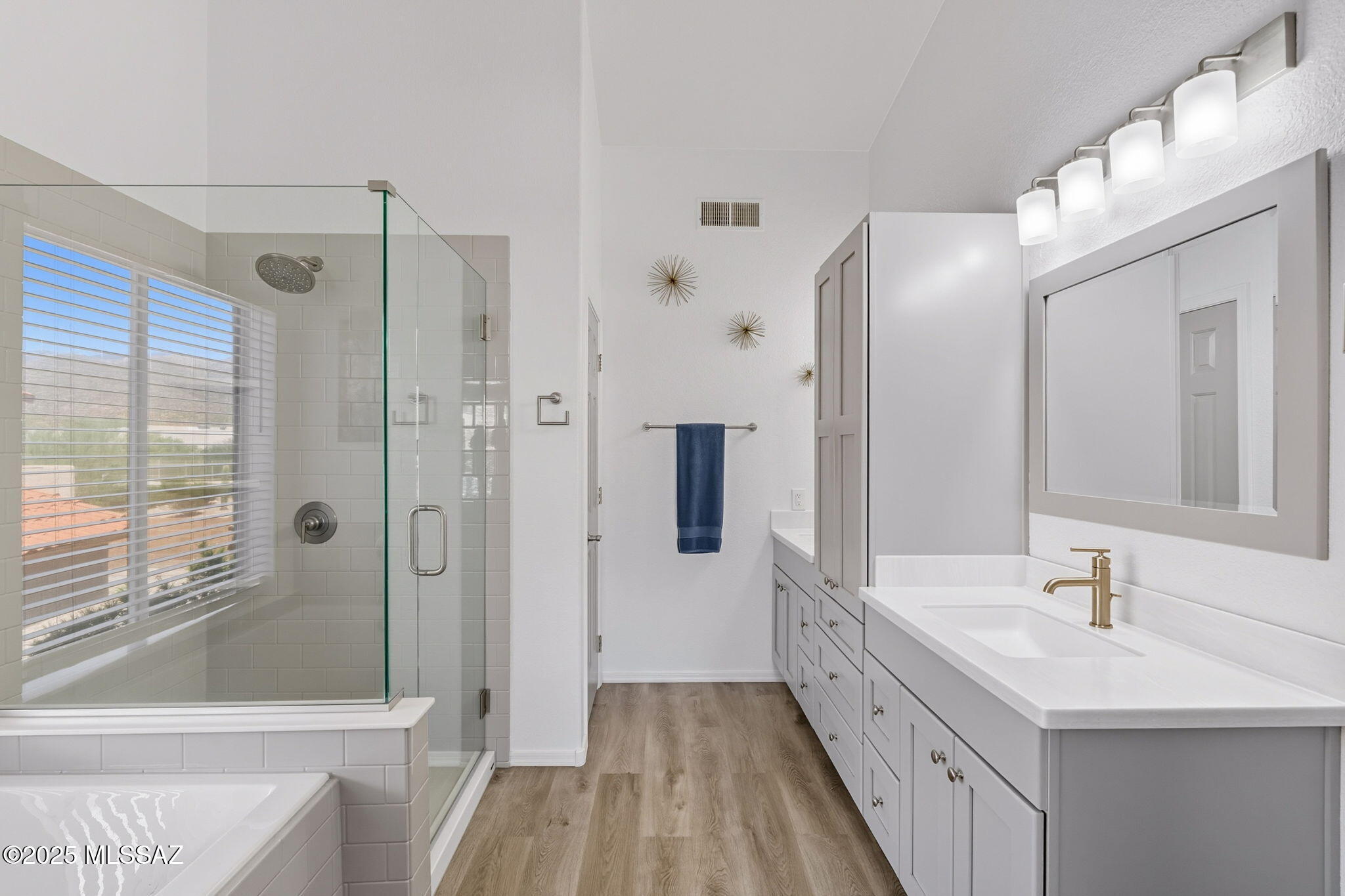 7831 E Calle Del Minique