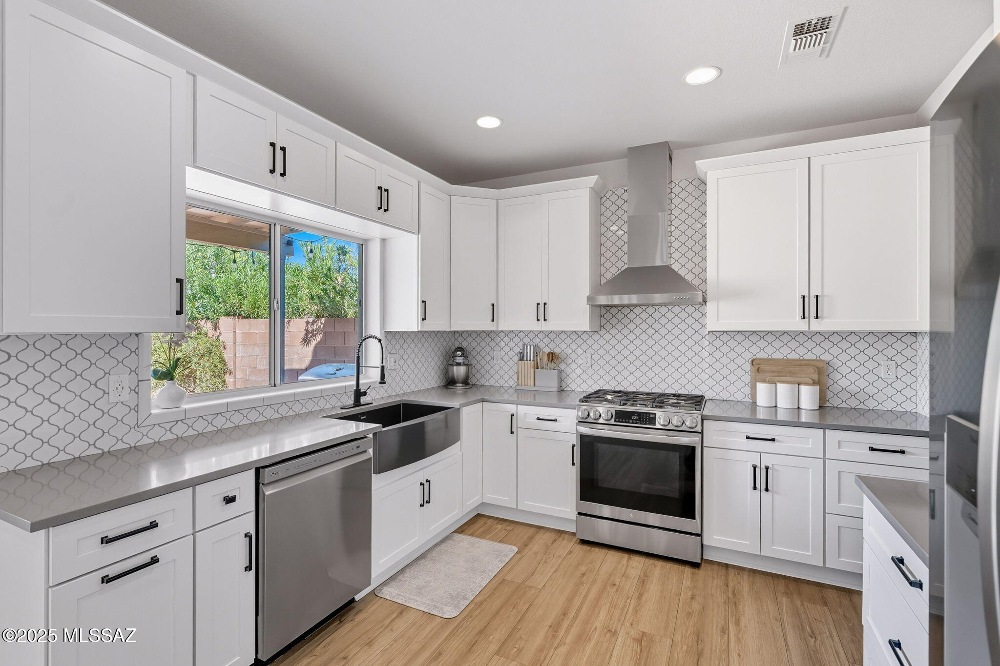 7831 E Calle Del Minique