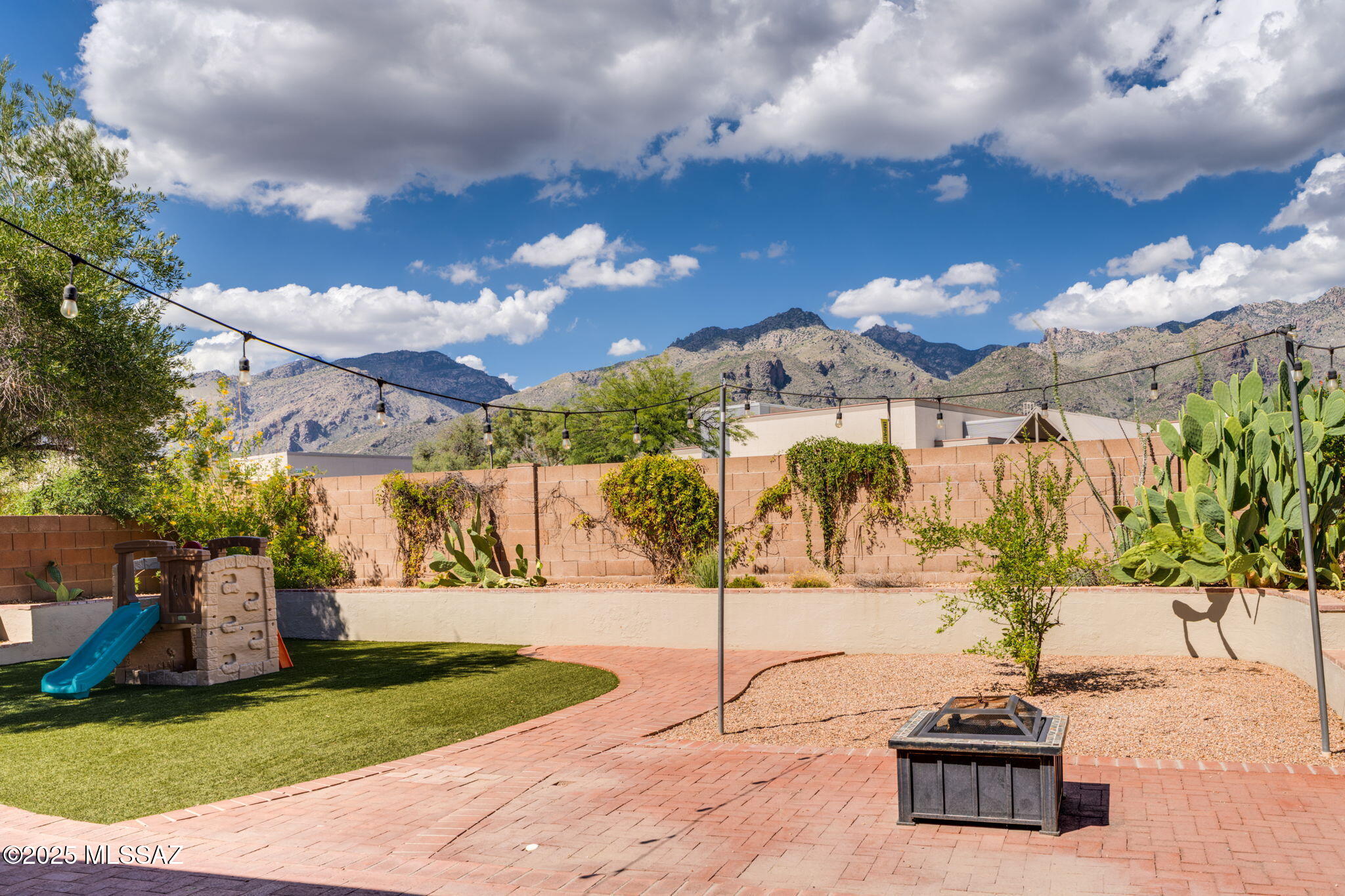 7831 E Calle Del Minique