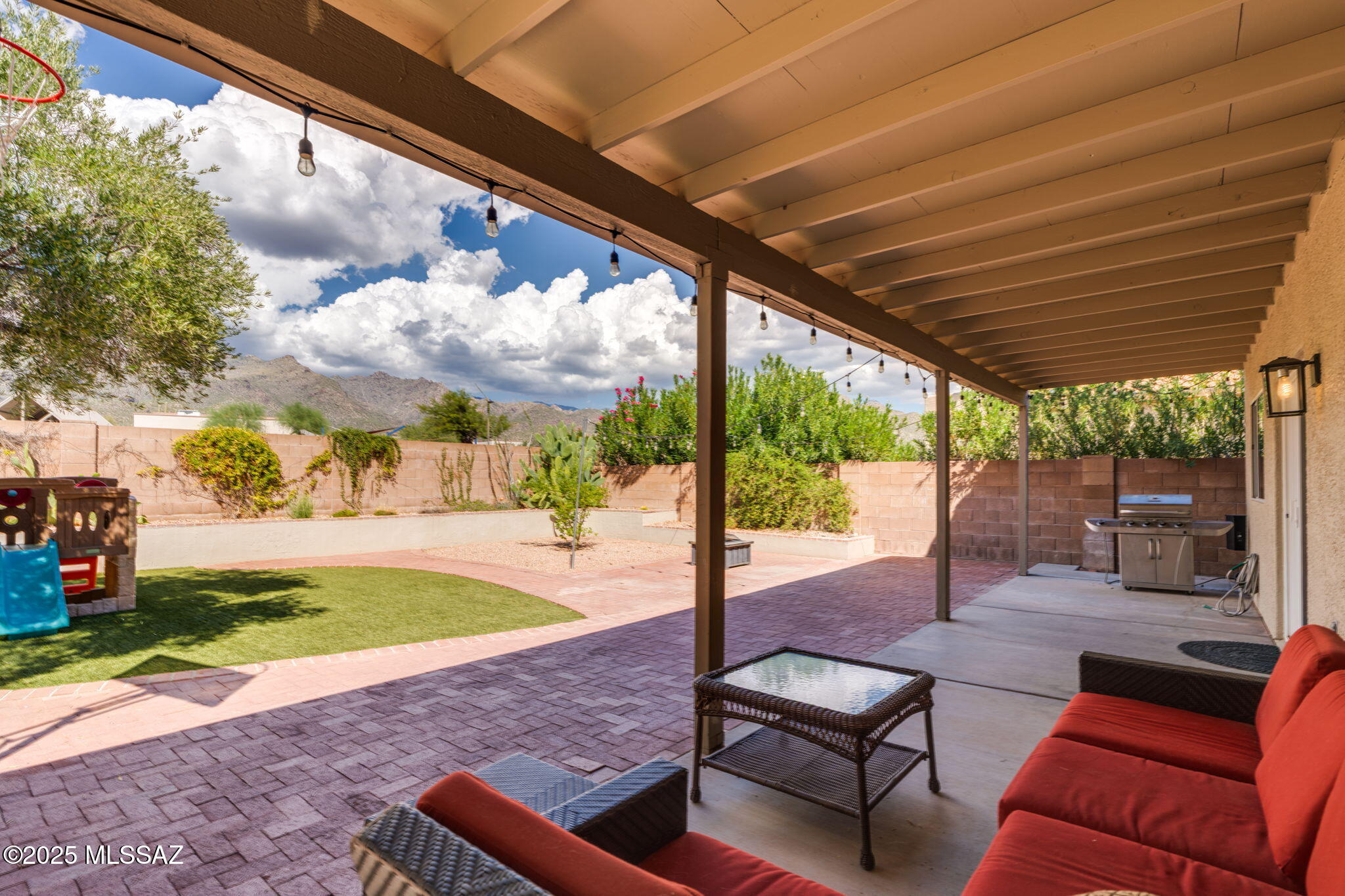7831 E Calle Del Minique