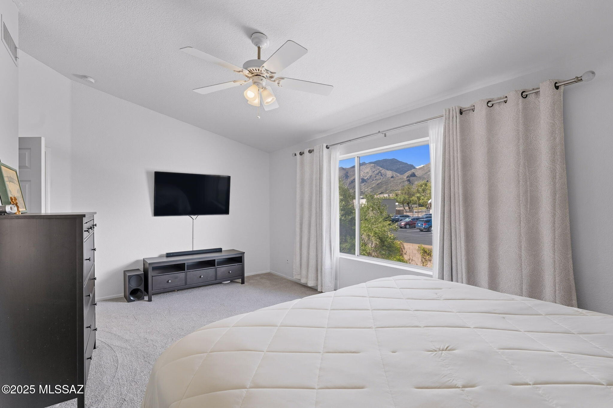 7831 E Calle Del Minique