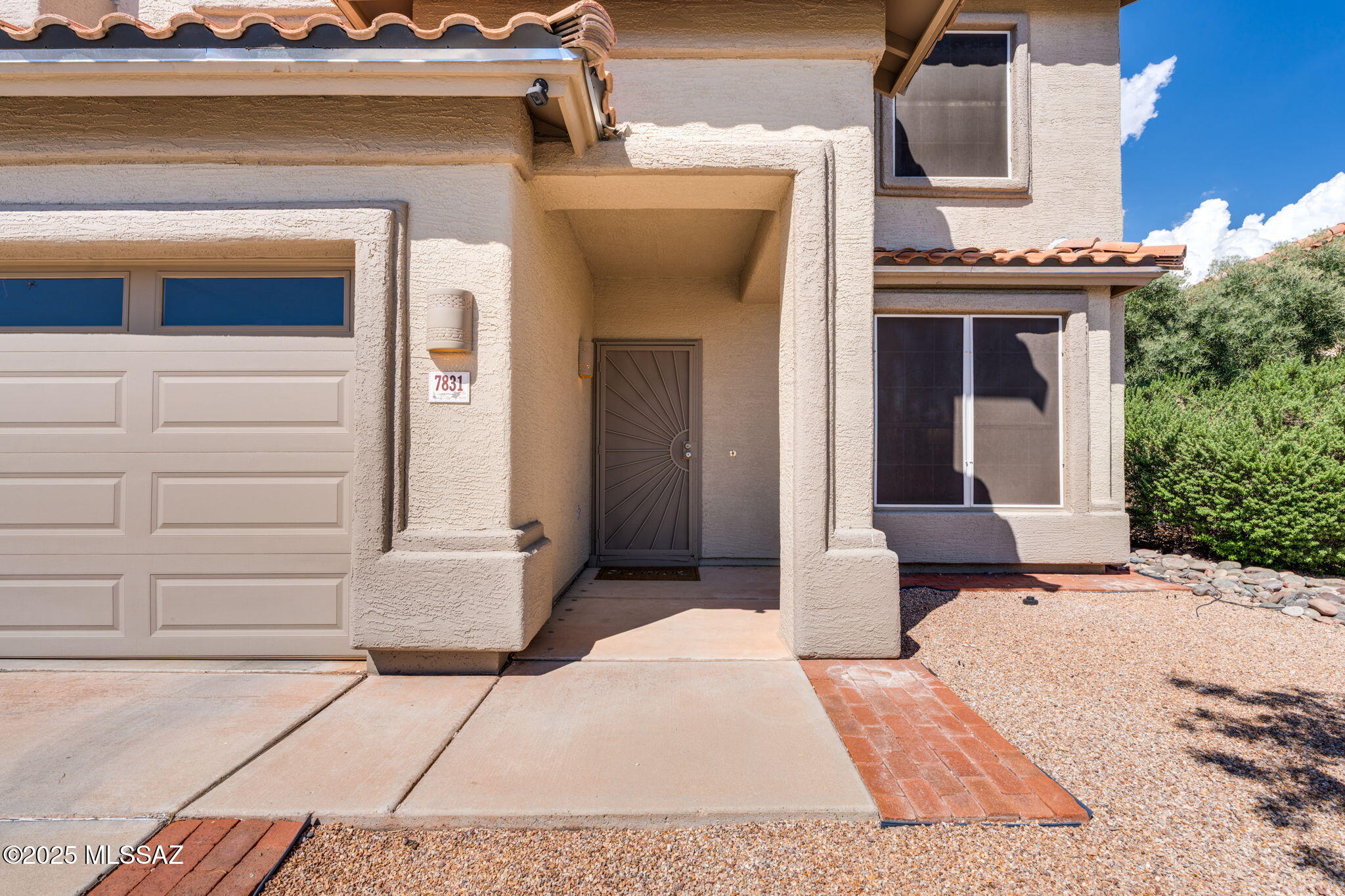 7831 E Calle Del Minique