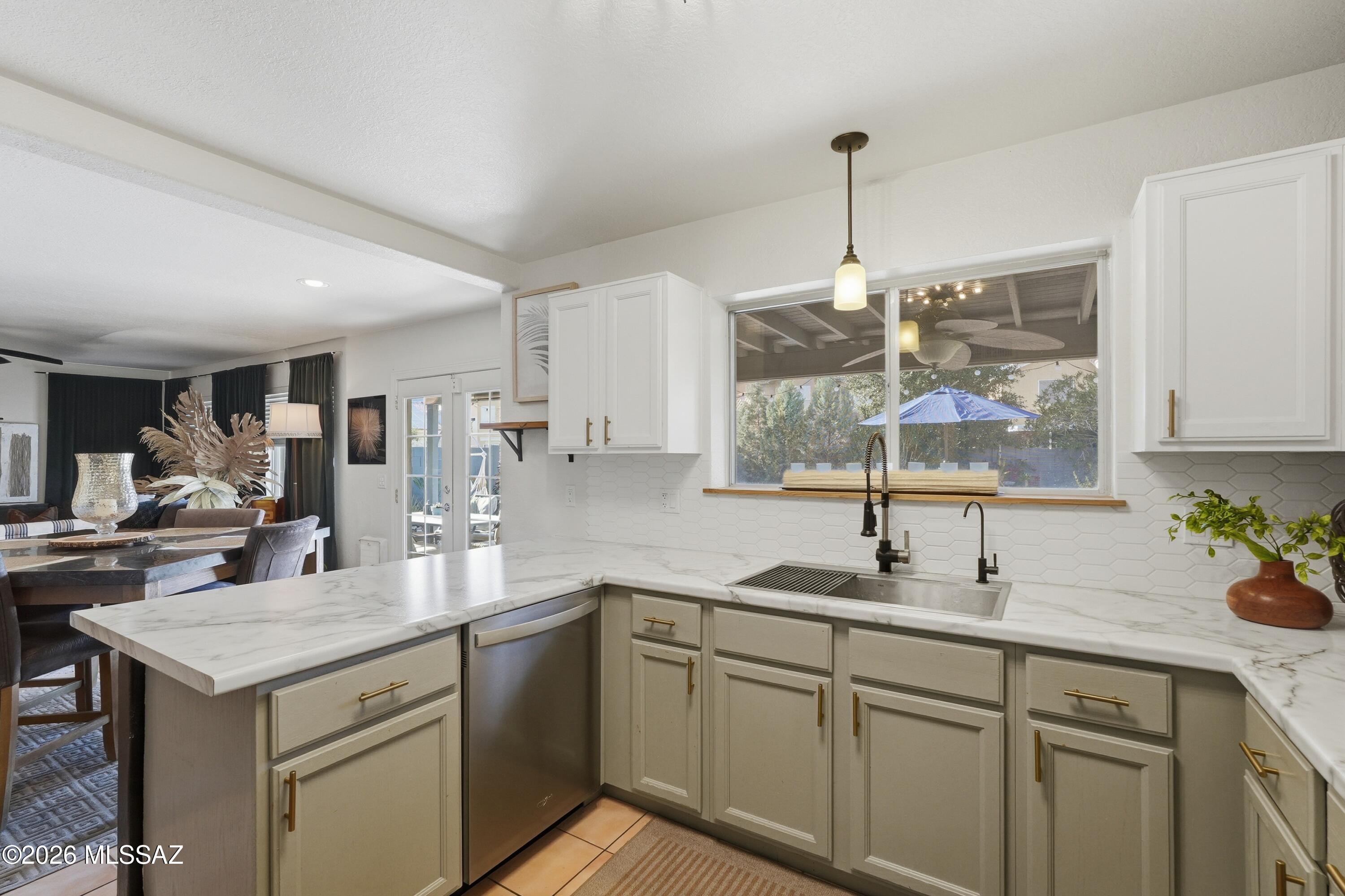 6734 W Nueva Vista Drive