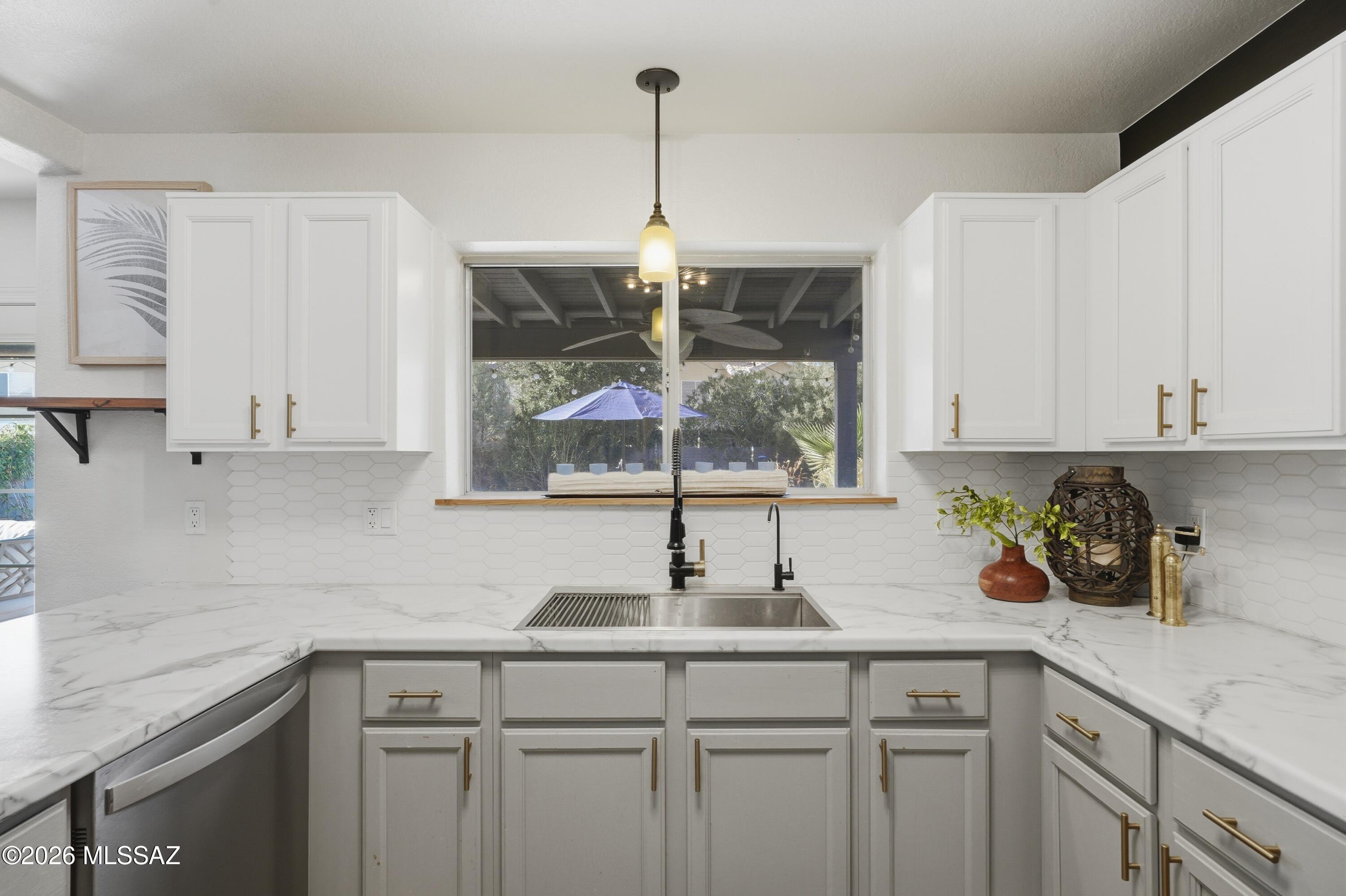 6734 W Nueva Vista Drive