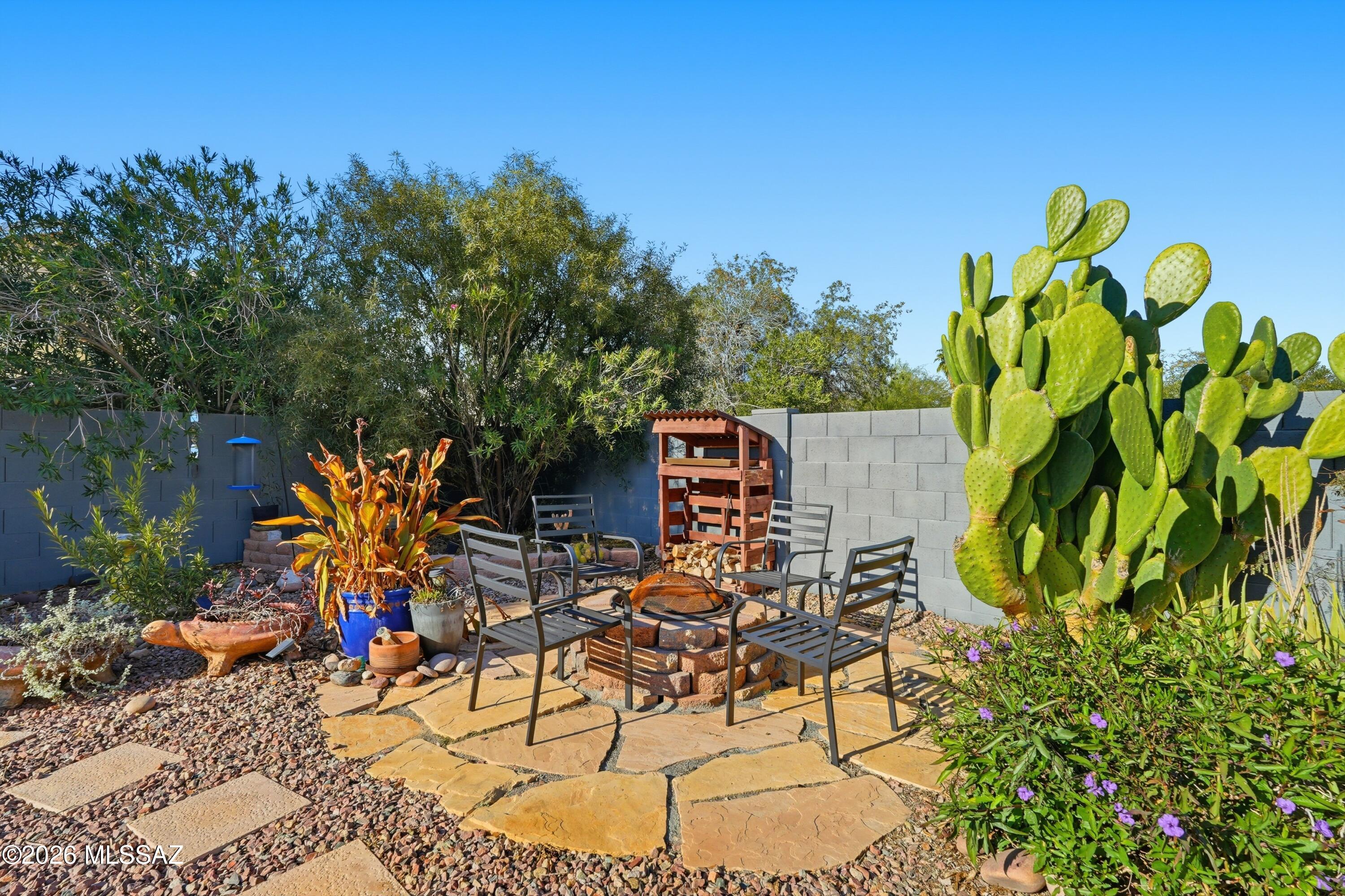 6734 W Nueva Vista Drive