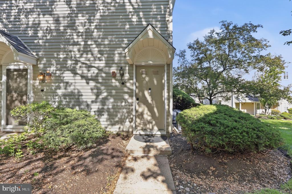 1708 SOCIETY PLACE
