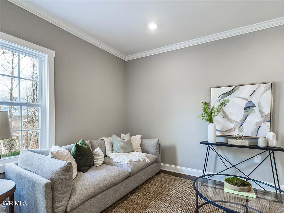 365 Piper Glen