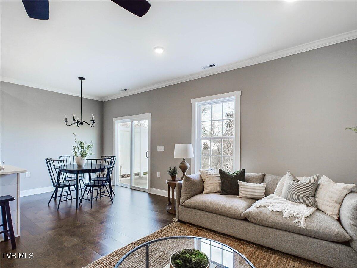 365 Piper Glen