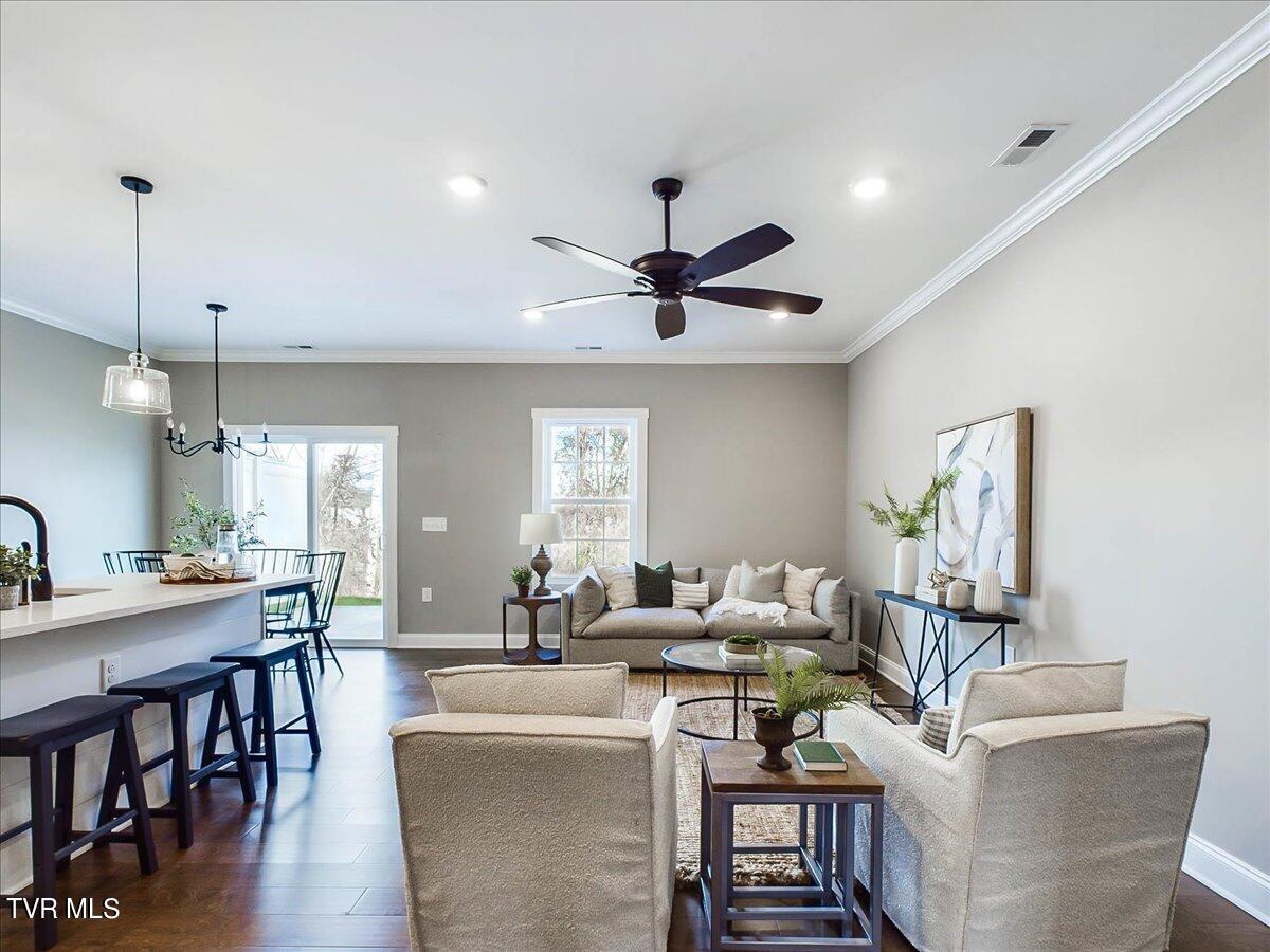 365 Piper Glen