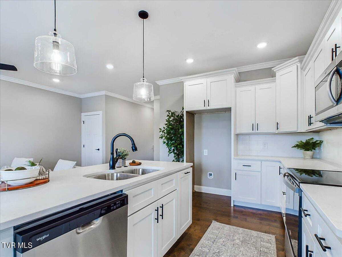 365 Piper Glen