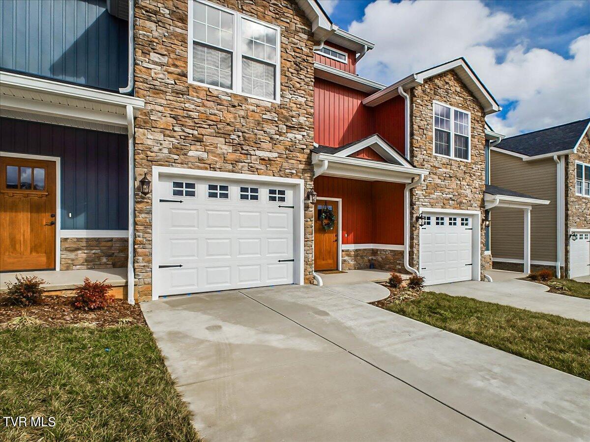 365 Piper Glen