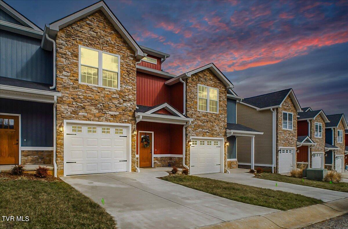 365 Piper Glen