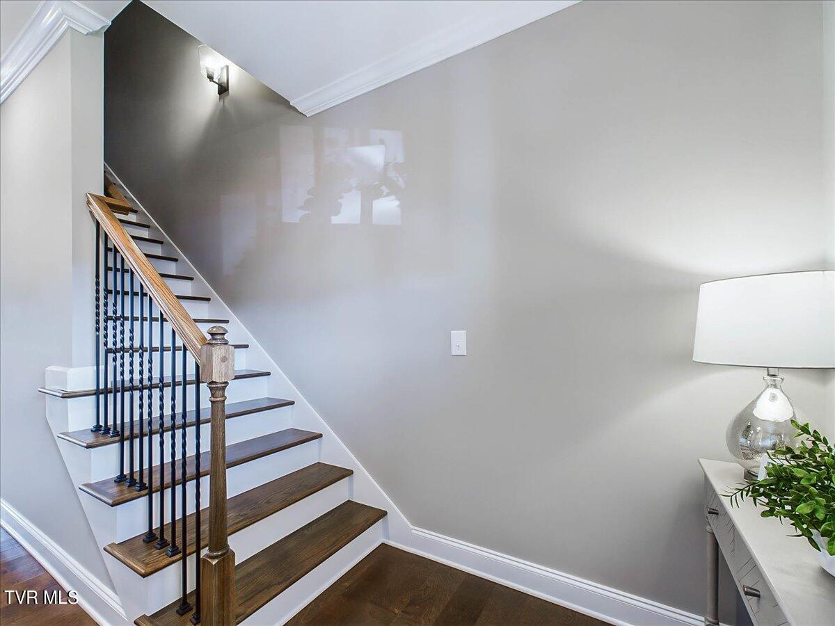 365 Piper Glen