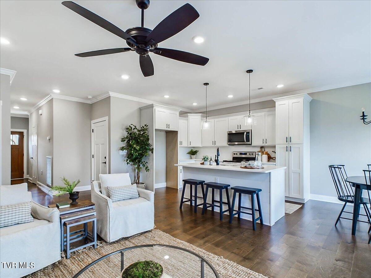 365 Piper Glen